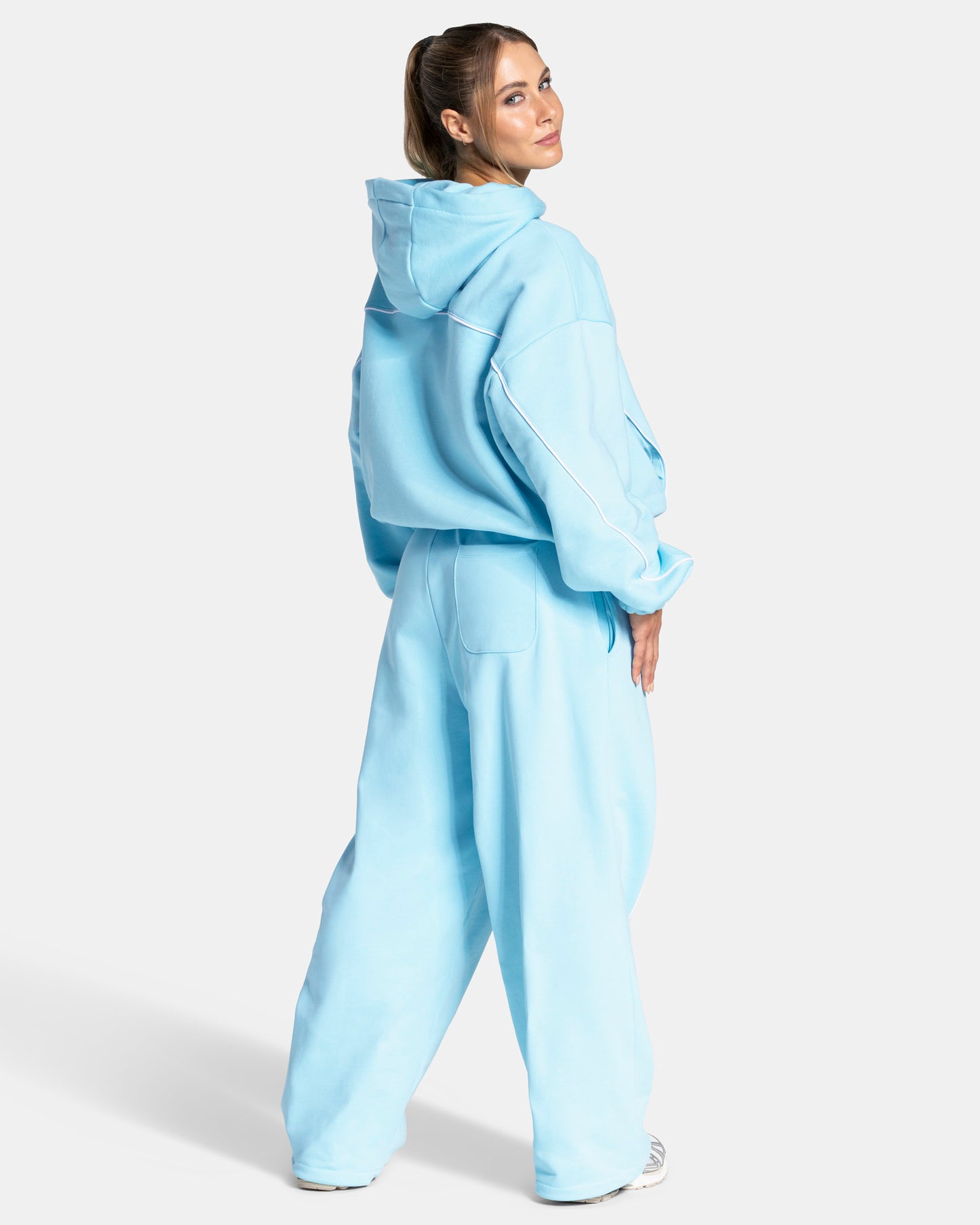Contrastline Hooded Sweater ‘Arctic Blue’