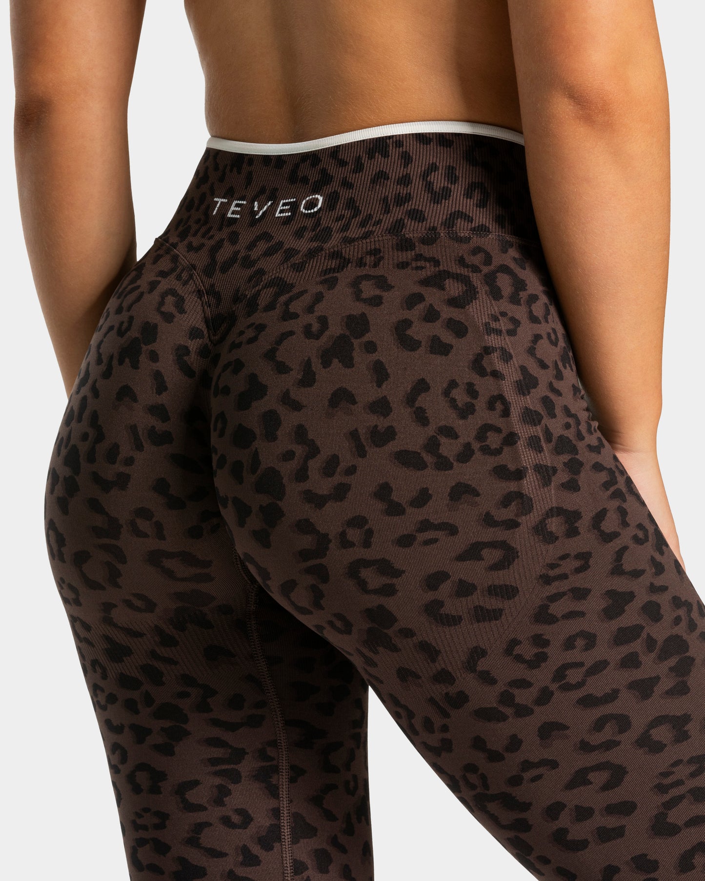 Contrastline Sculpt Scrunch Leggings "Leo Espresso"