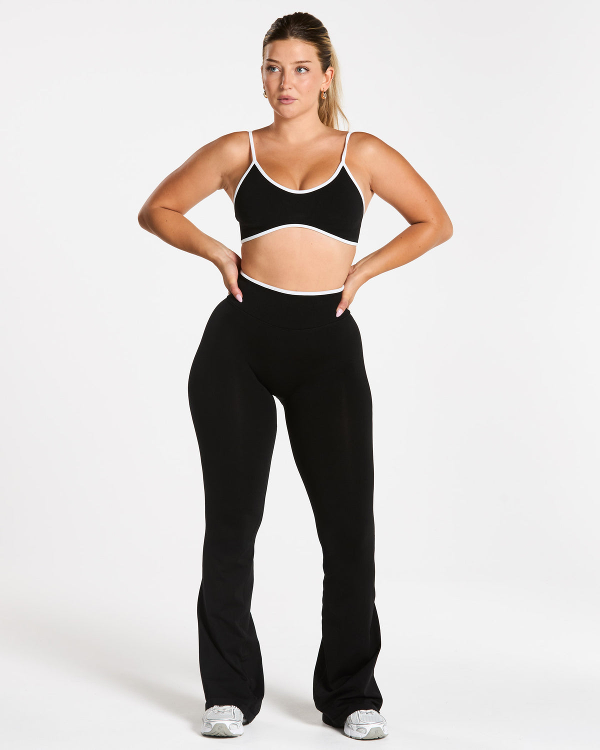 Contrastline Sculpt Scrunch Flared Leggings Tall "Schwarz"