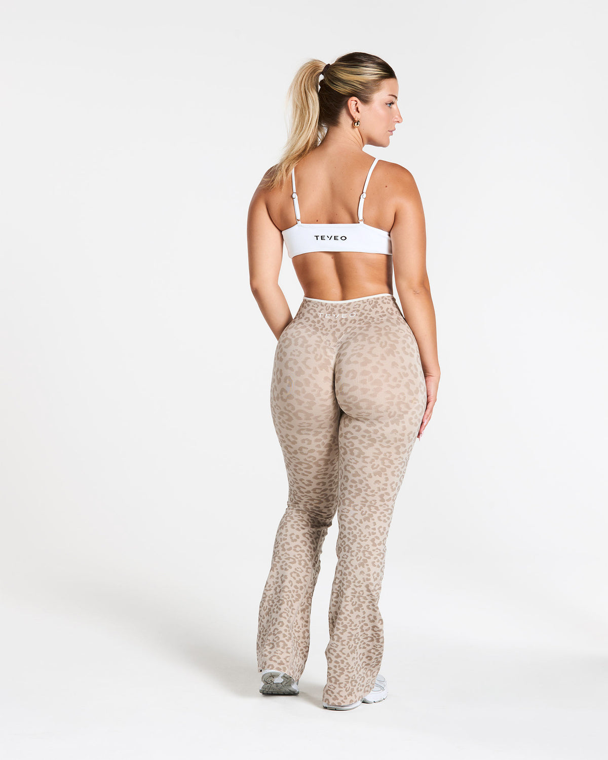 Contrastline Sculpt Scrunch Flared Leggings – Tall ‘Cream Leopard’