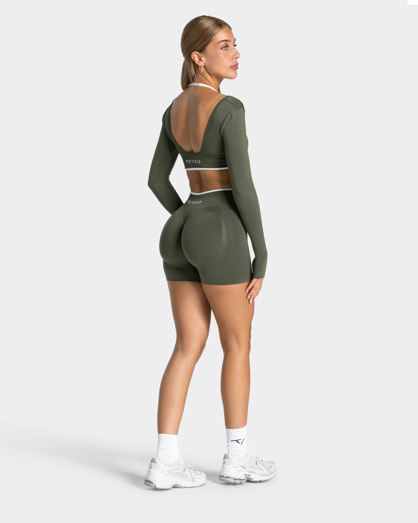 Contrastline Sculpt Scrunch Shorts "Khaki"