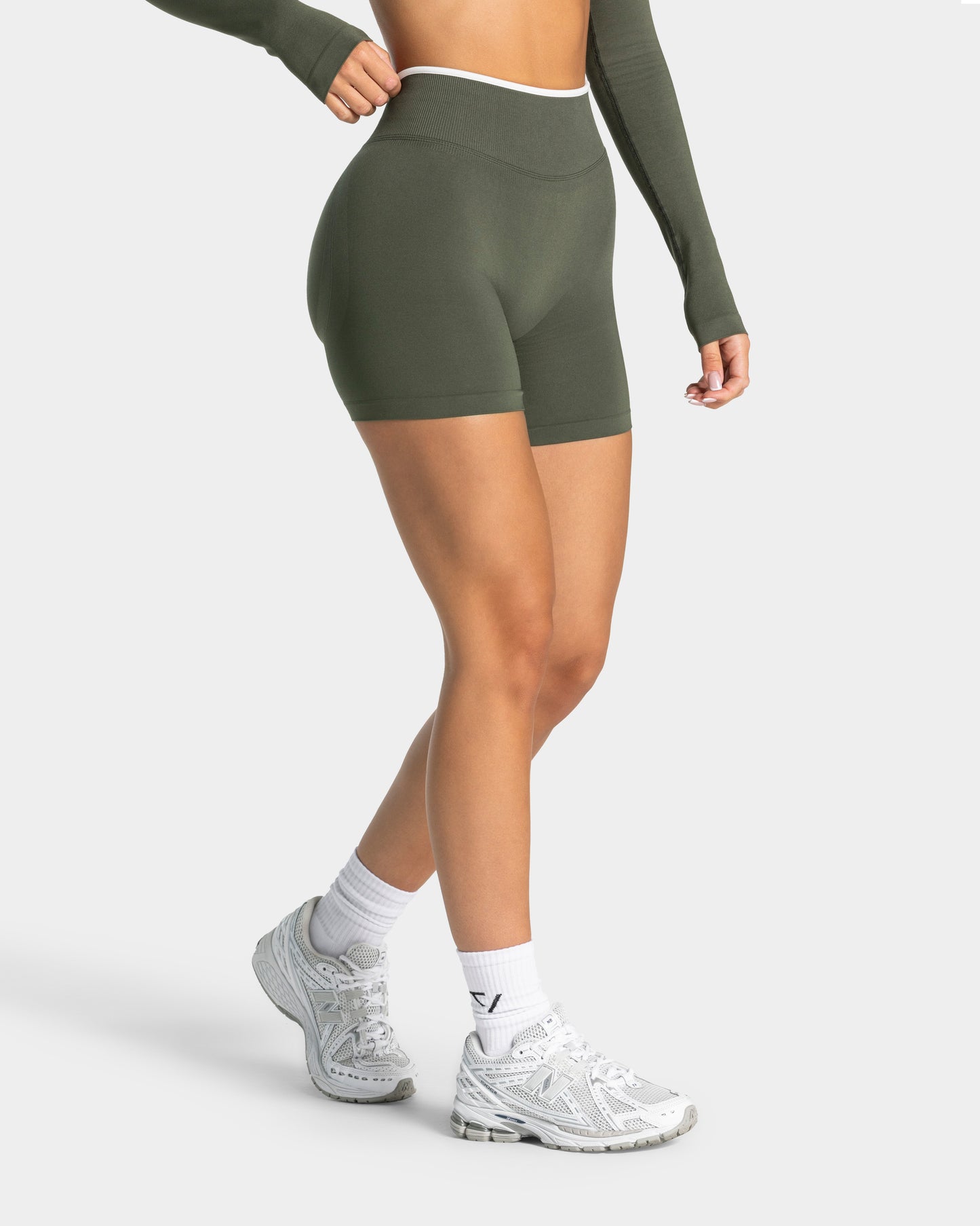Shorts Contrastline Sculpt Scrunch «caqui»