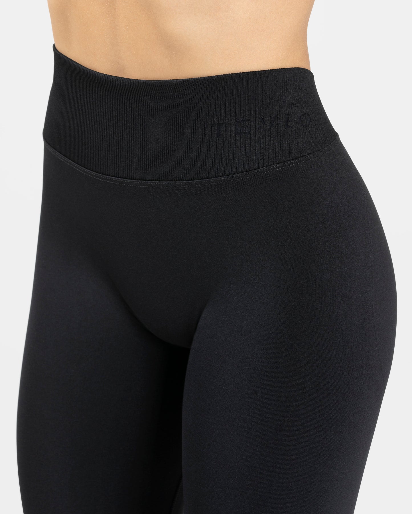 Essence V-Back Covert Scrunch Leggings ‘Black’