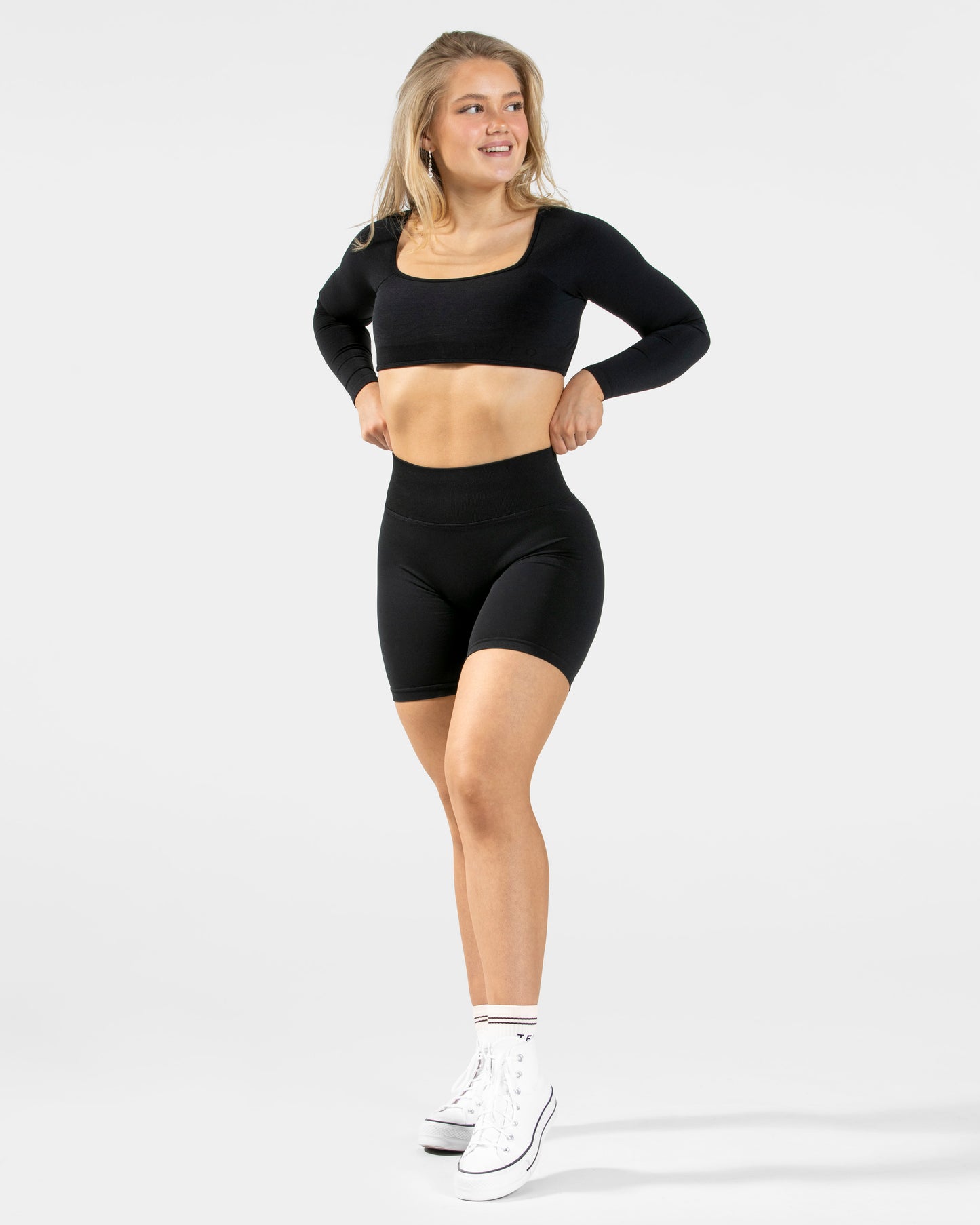 Femme Backless Longsleeve ‘Black’