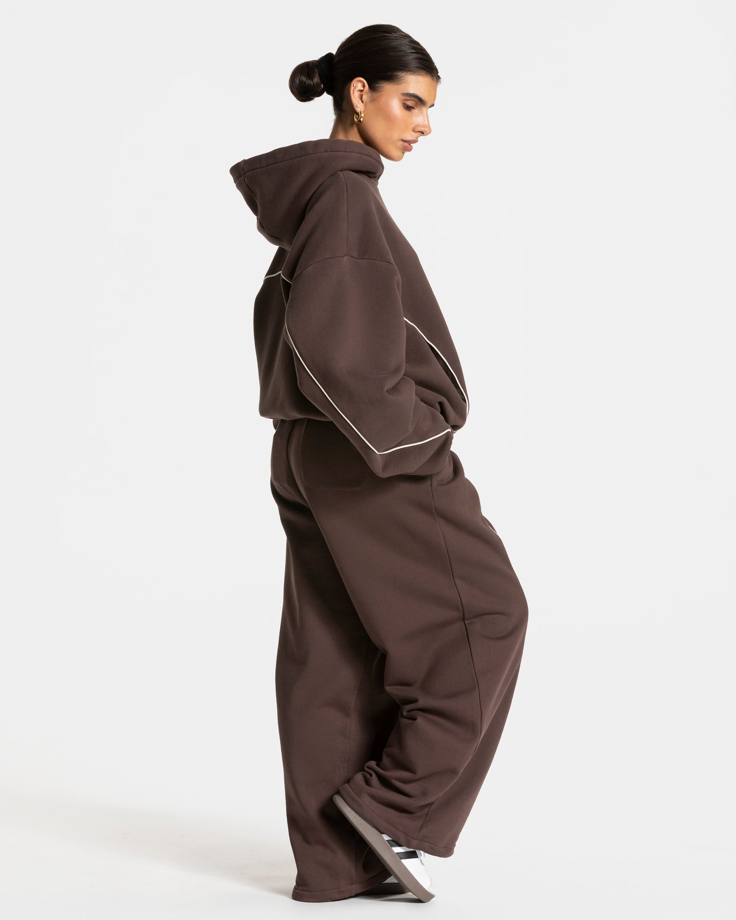 Contrastline Hooded Sweater ‘Espresso’