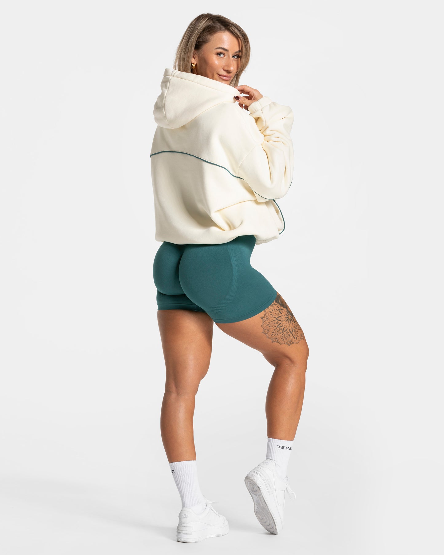 Contrastline Hooded Sweater ‘Off White’