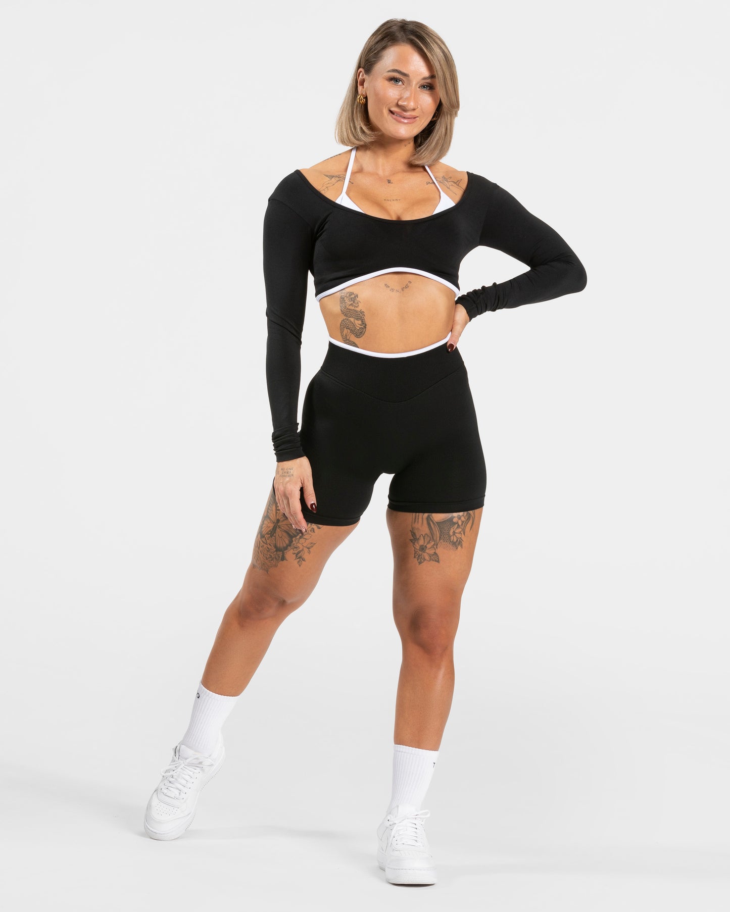 Contrastline Sculpt Scrunch Shorts "Schwarz"
