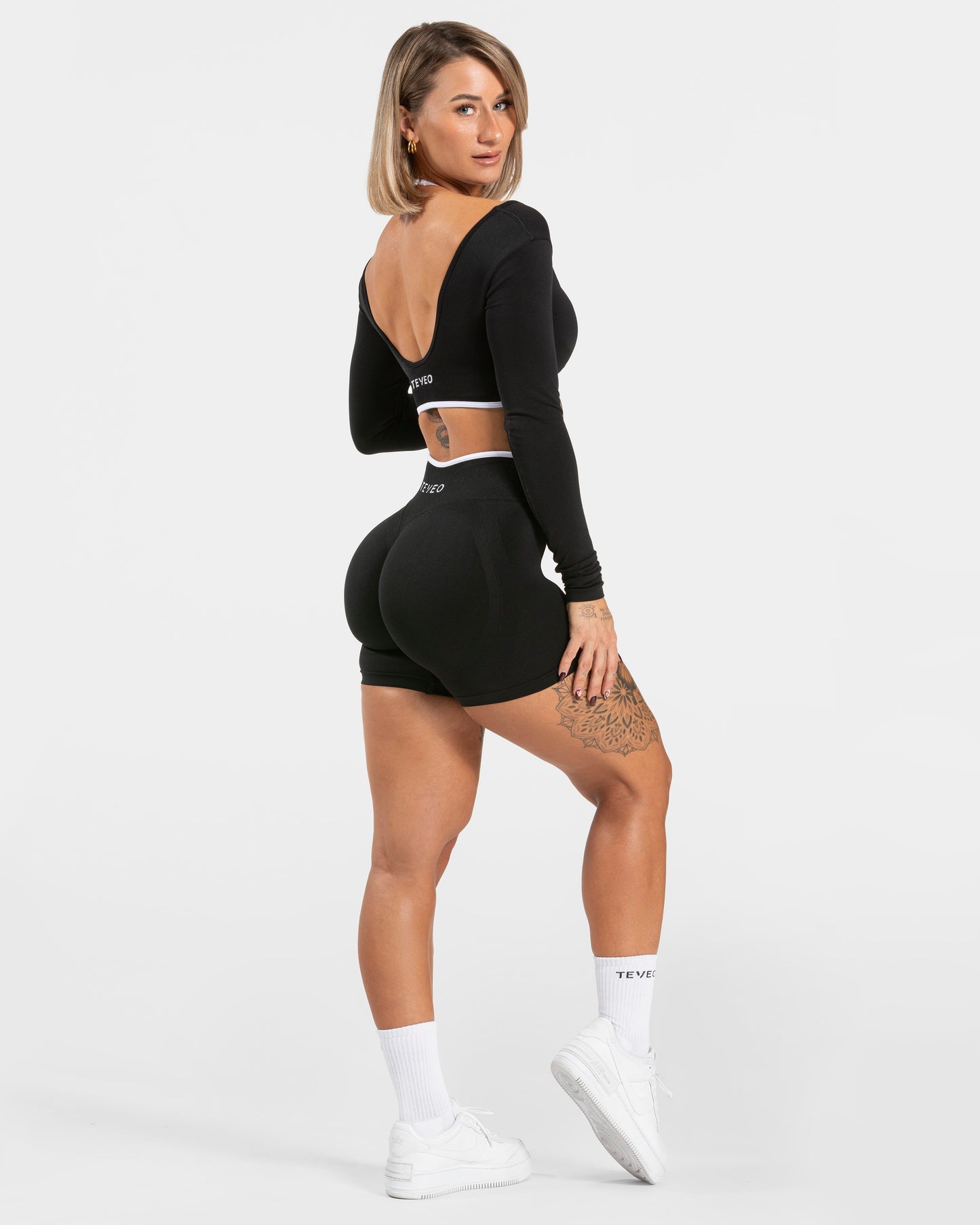 Contrastline Sculpt Scrunch Shorts "Schwarz"
