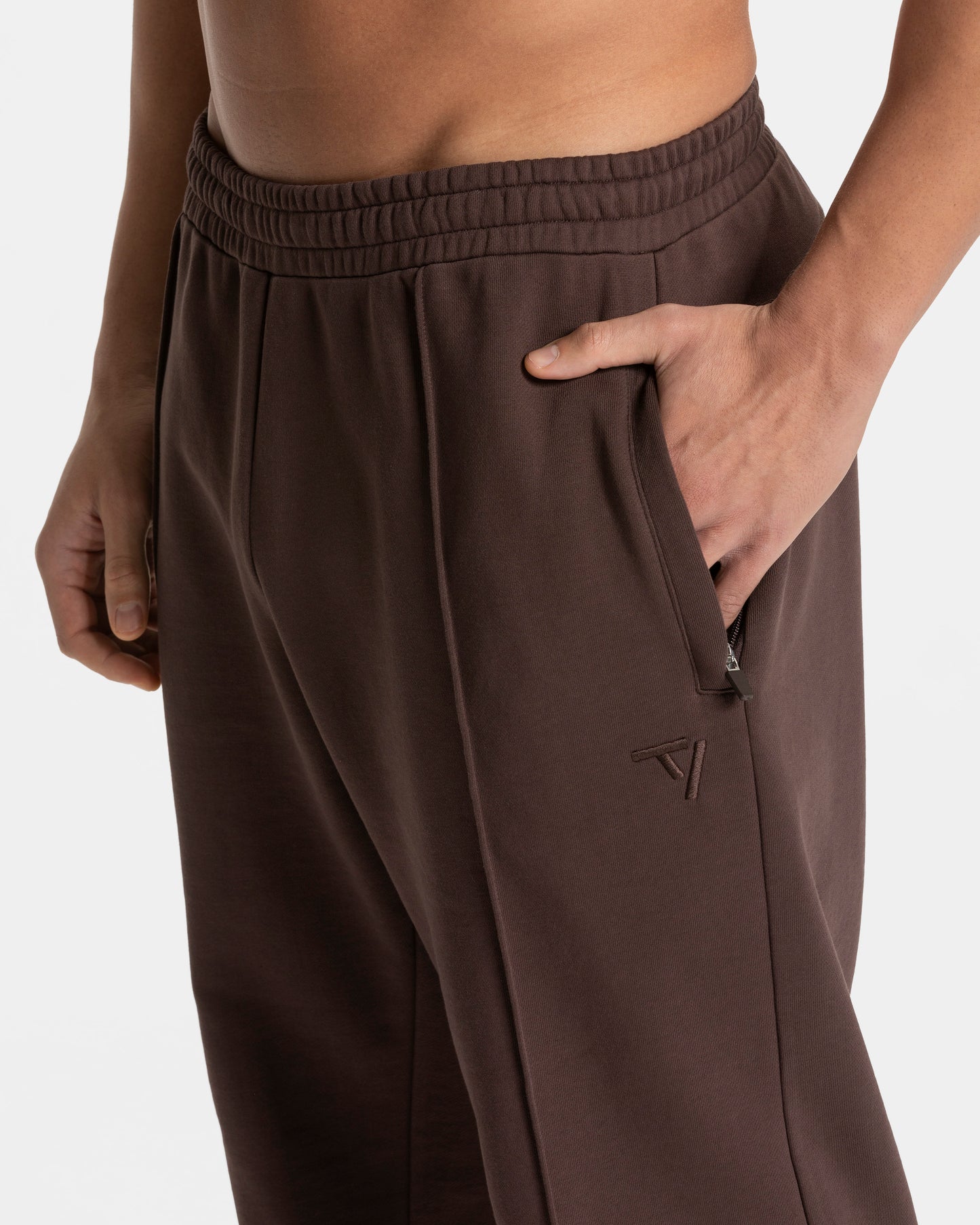 Contrastline Straight Leg Jogger "Espresso"