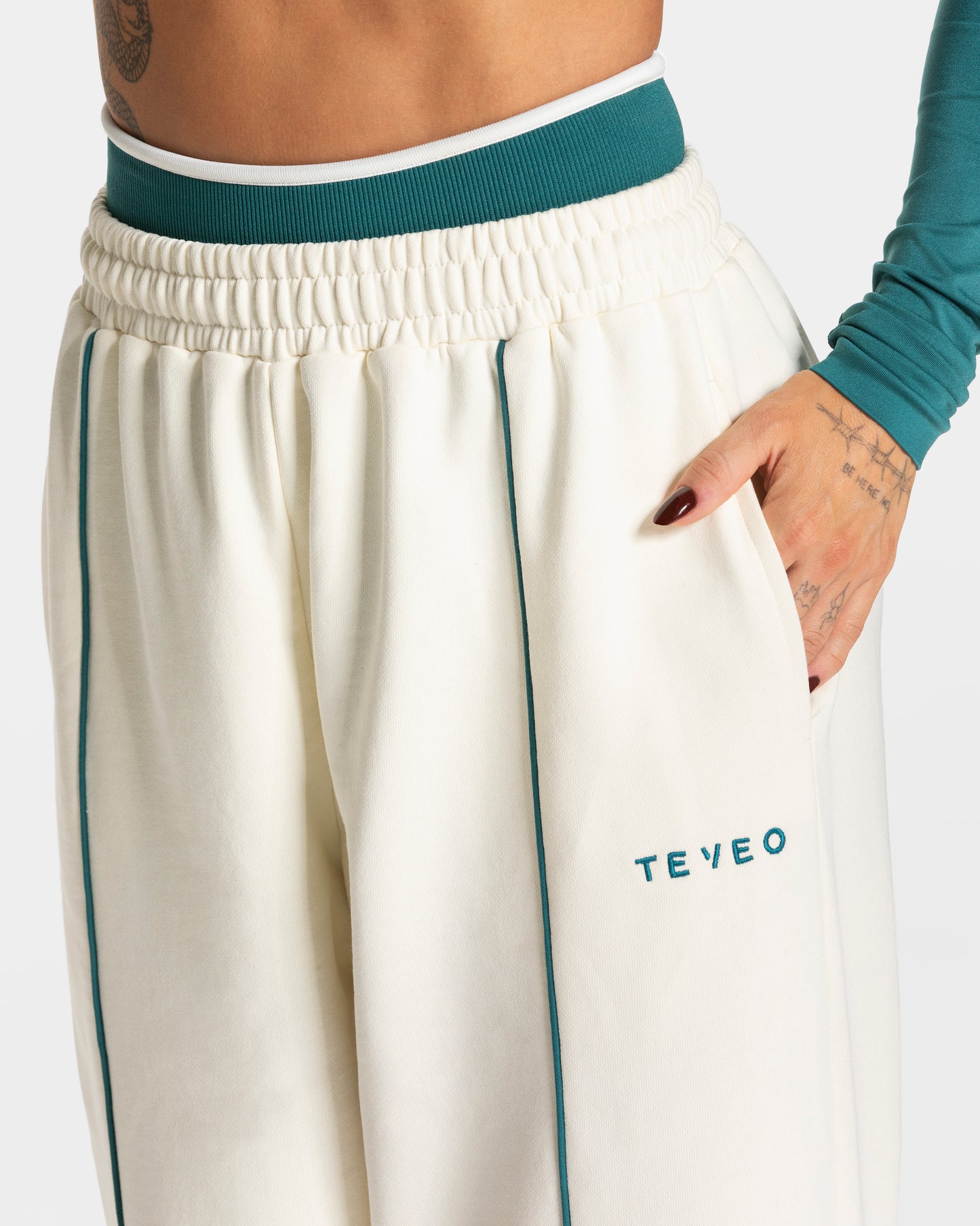 Contrastline Wide Leg Joggers ‘Off White’