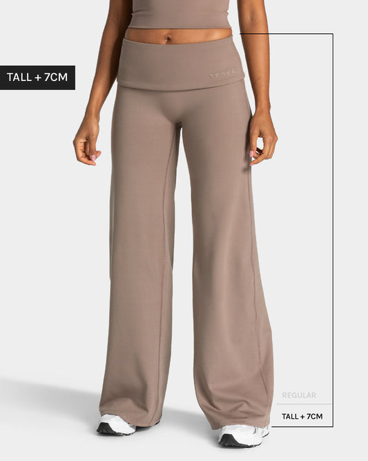 Pantalon à jambe droite et coupe longue Mellow Fold Over « moka »