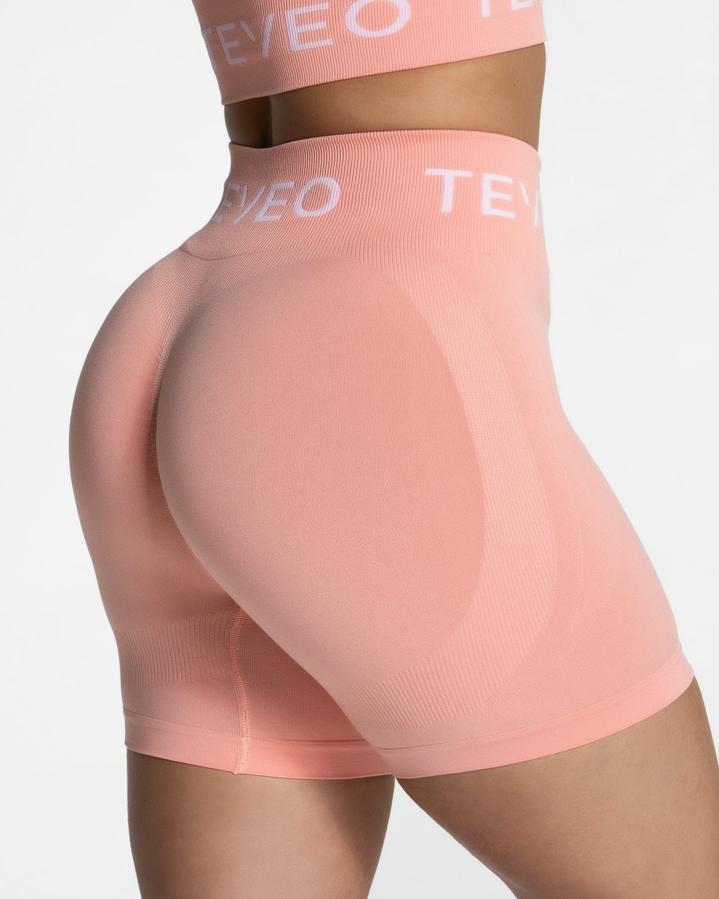 Signature Scrunch Short "Peach"