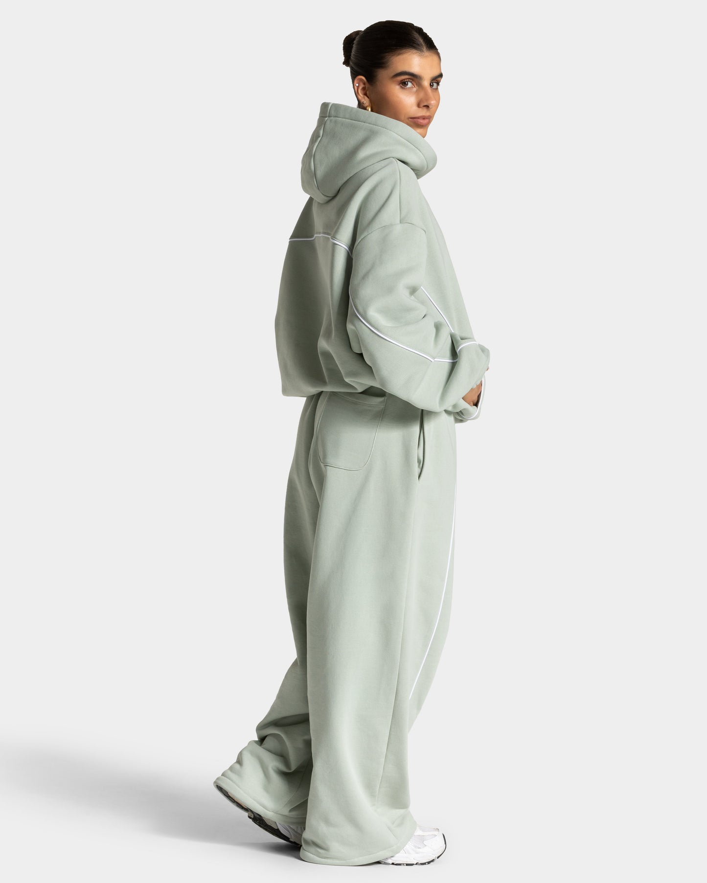 Contrastline Hooded Sweater ‘Pistachio’
