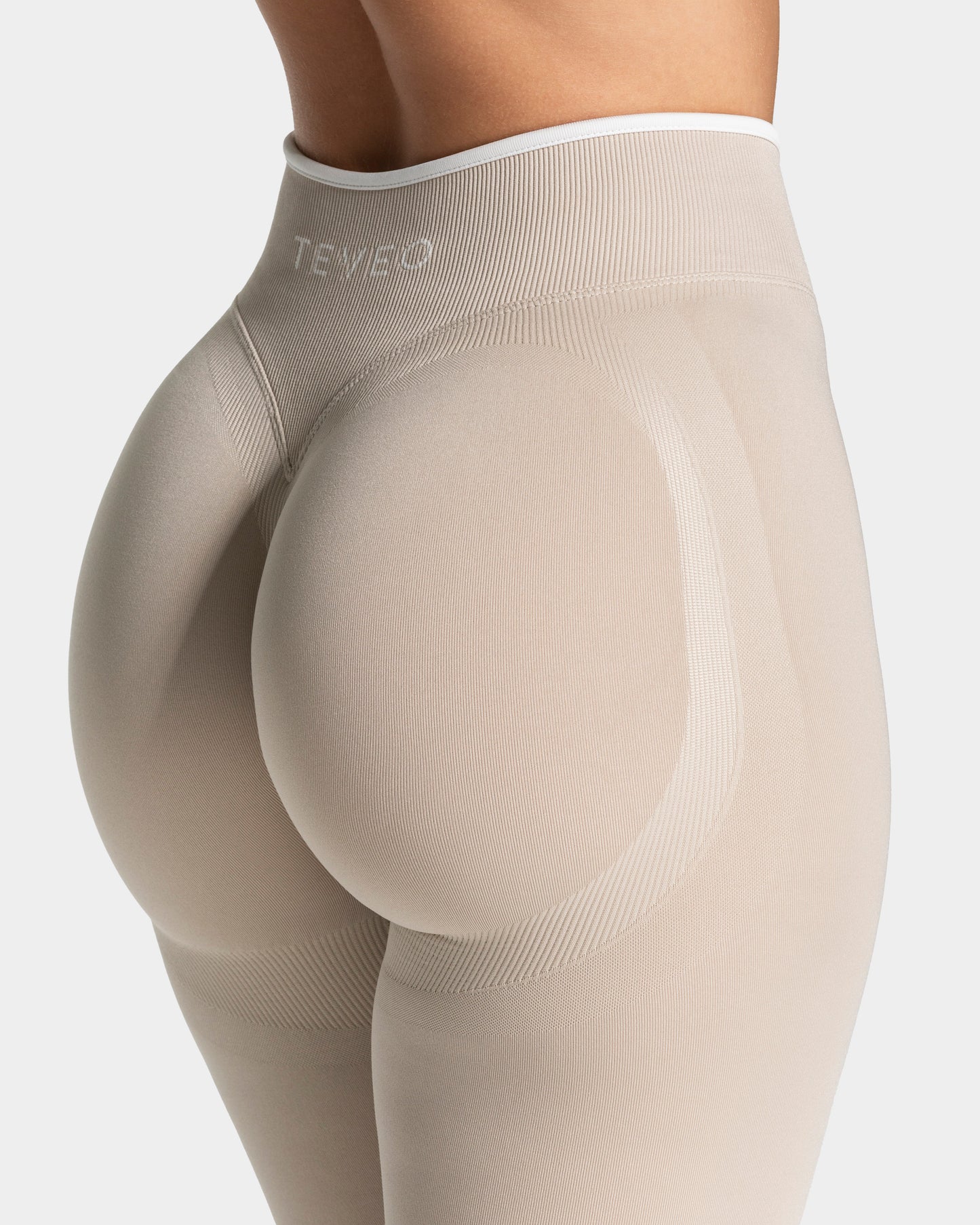 Contrastline Sculpt Scrunch Leggings ‘Cream’