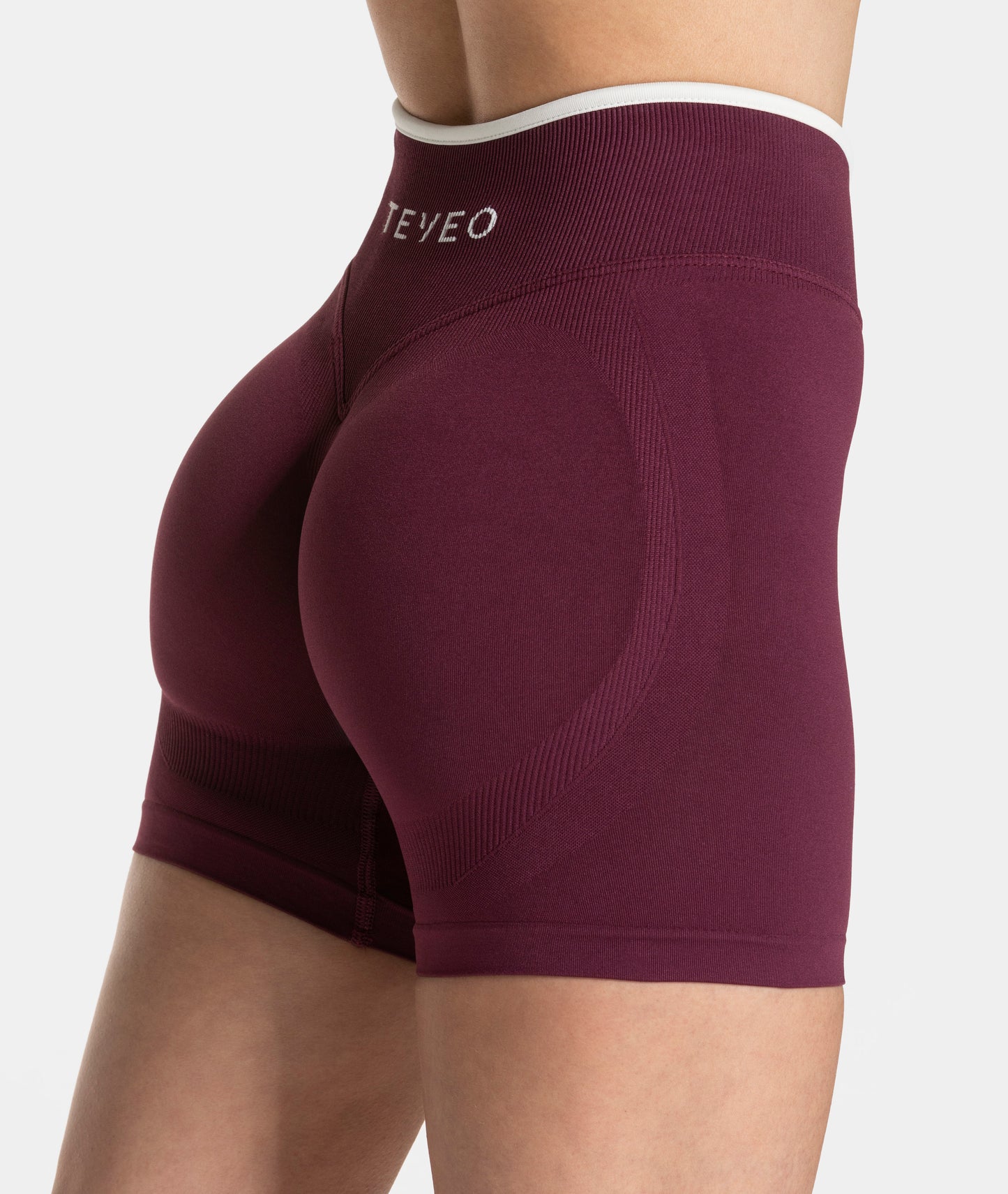Contrastline Sculpt Scrunch Shorts "Pflaume"