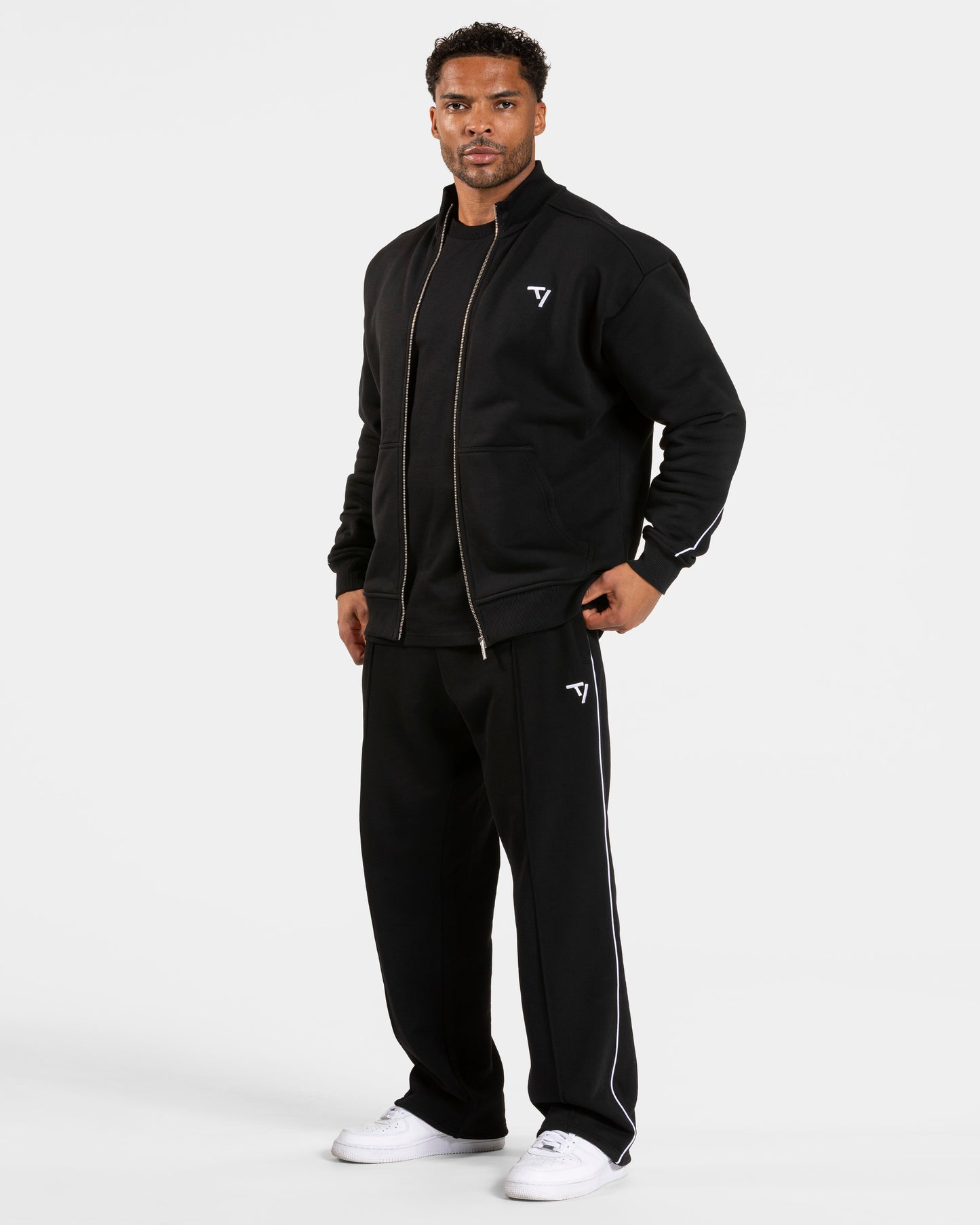 Contrastline Zip Sweater ‘Black – White’