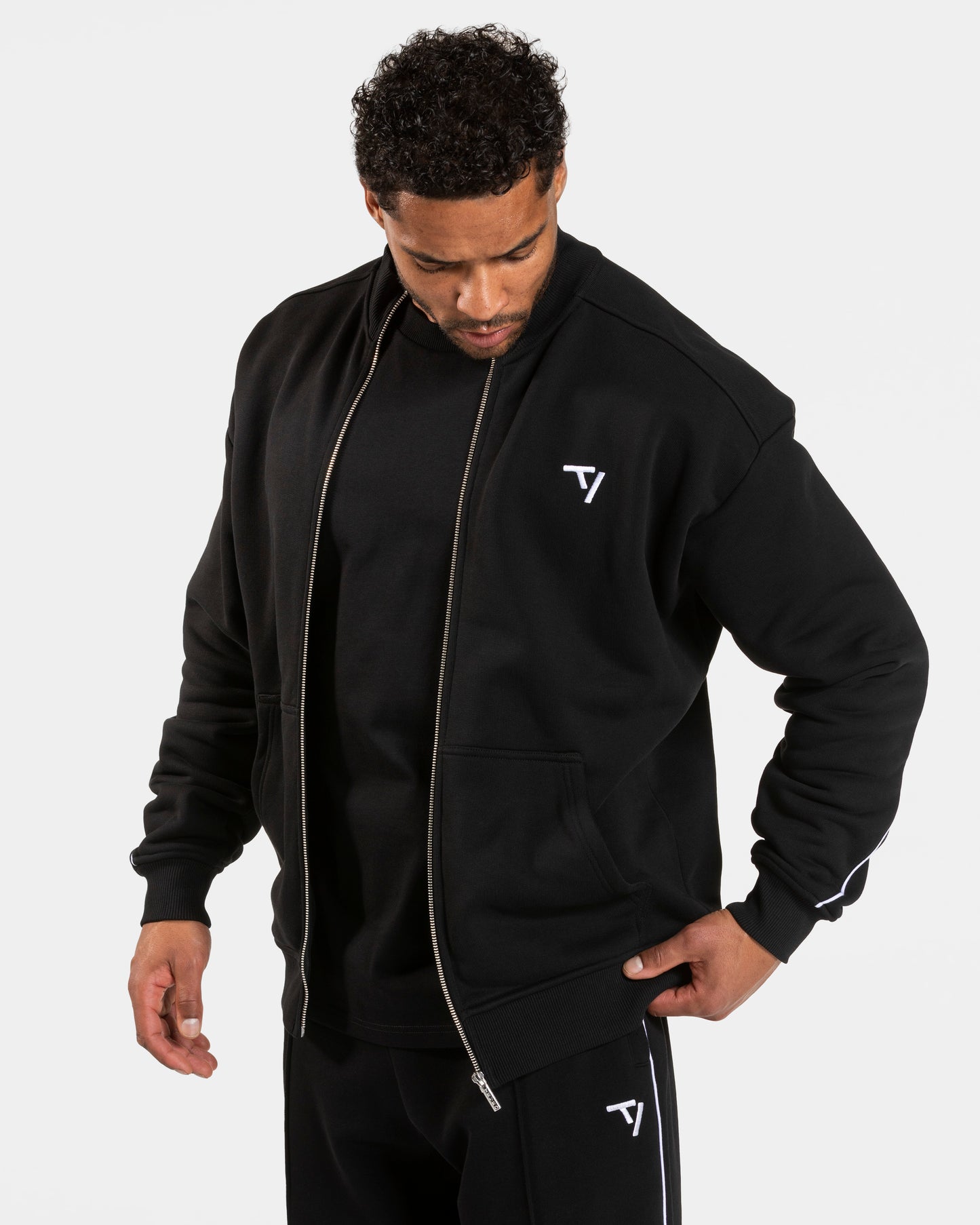 Contrastline Zip Sweater ‘Black – White’