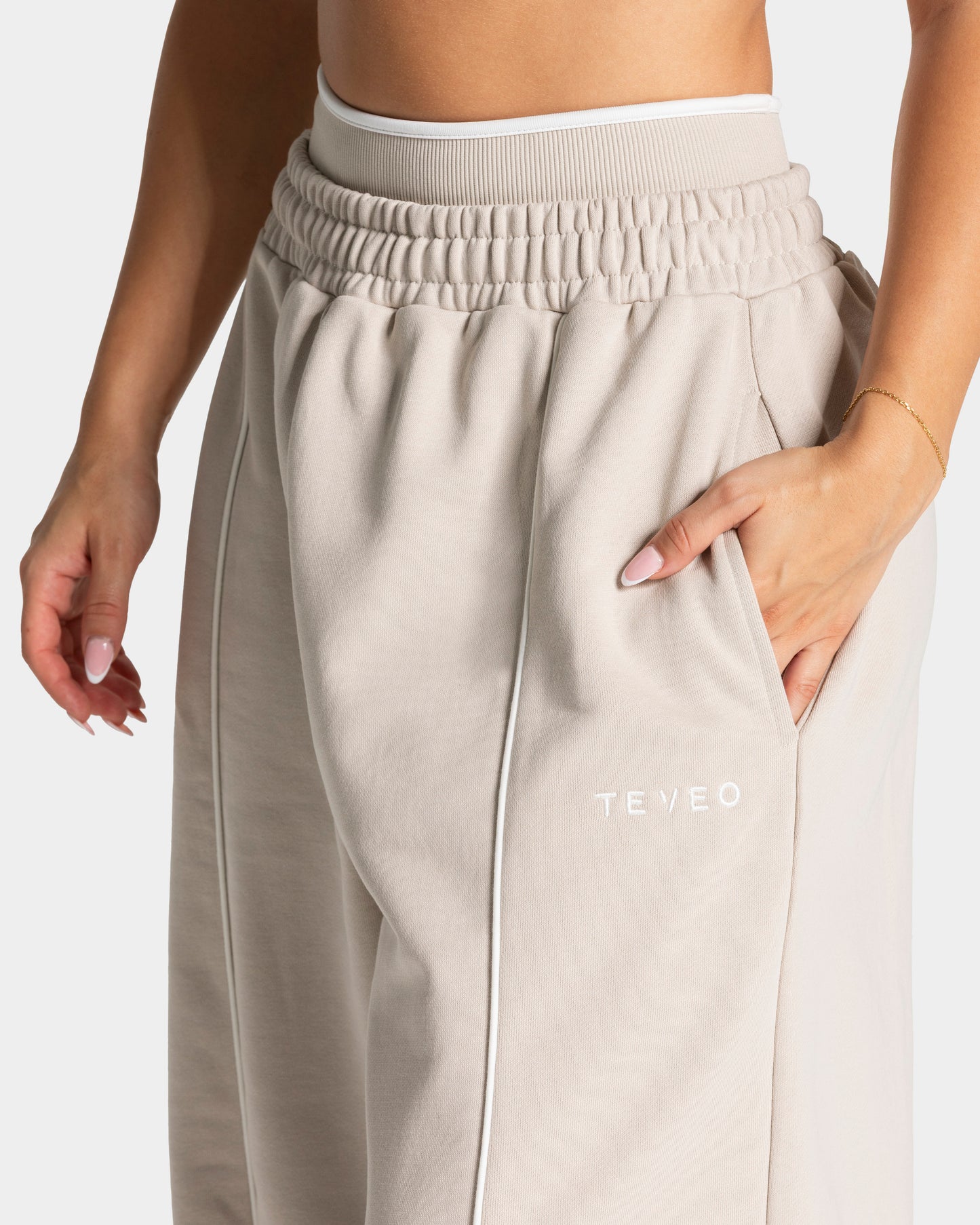 Contrastline Wide Leg Joggers ‘Cream’