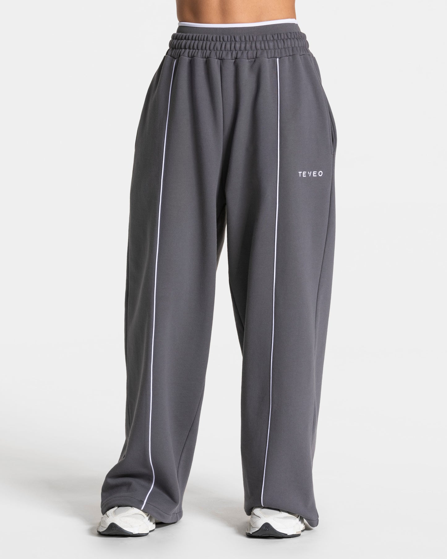 Contrastline Wide Leg Joggers ‘Graphite’
