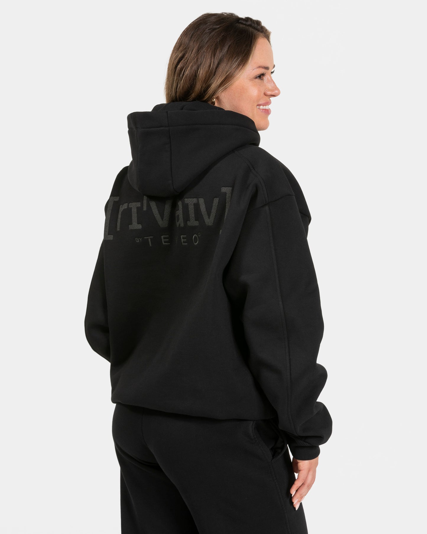 Sudadera oversize con capucha RI’VAIV «negro»