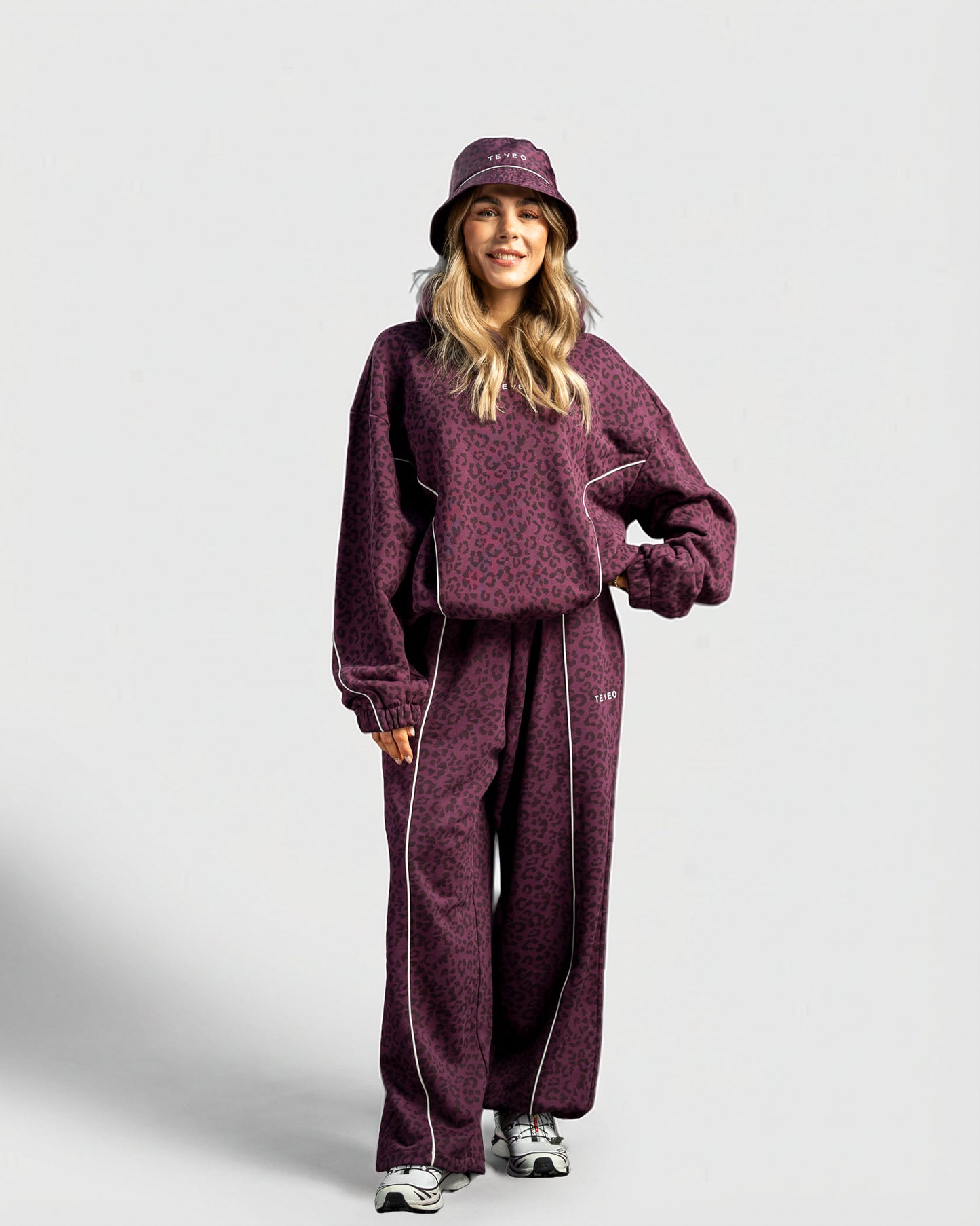 Contrastline Bucket Hat "Leo Merlot"