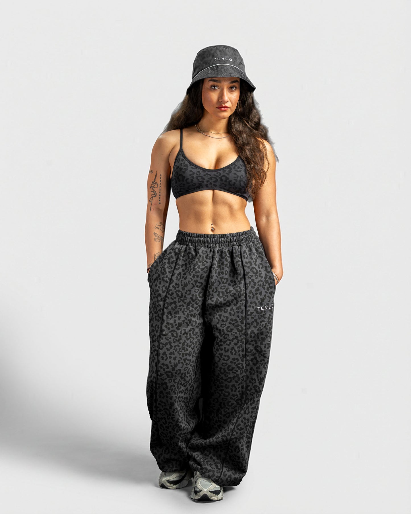 Contrastline Bucket Hat "Leo Schwarz"