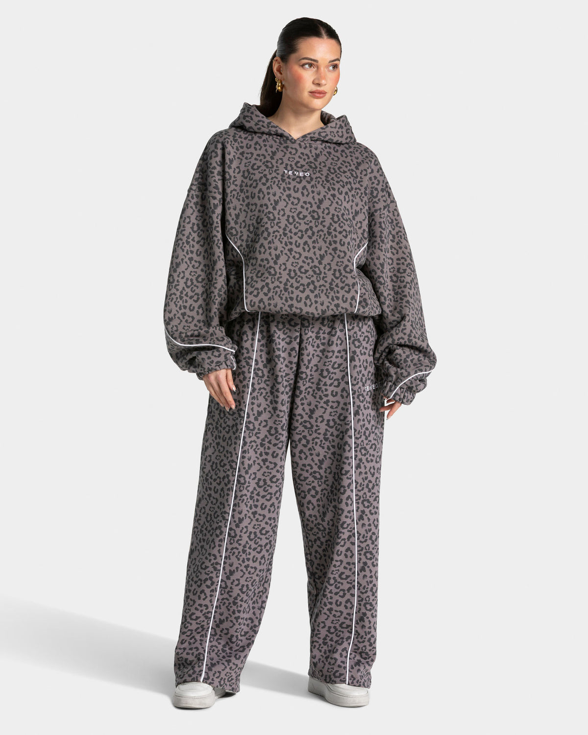 Contrastline Hooded Sweater ‘Graphite Leopard’