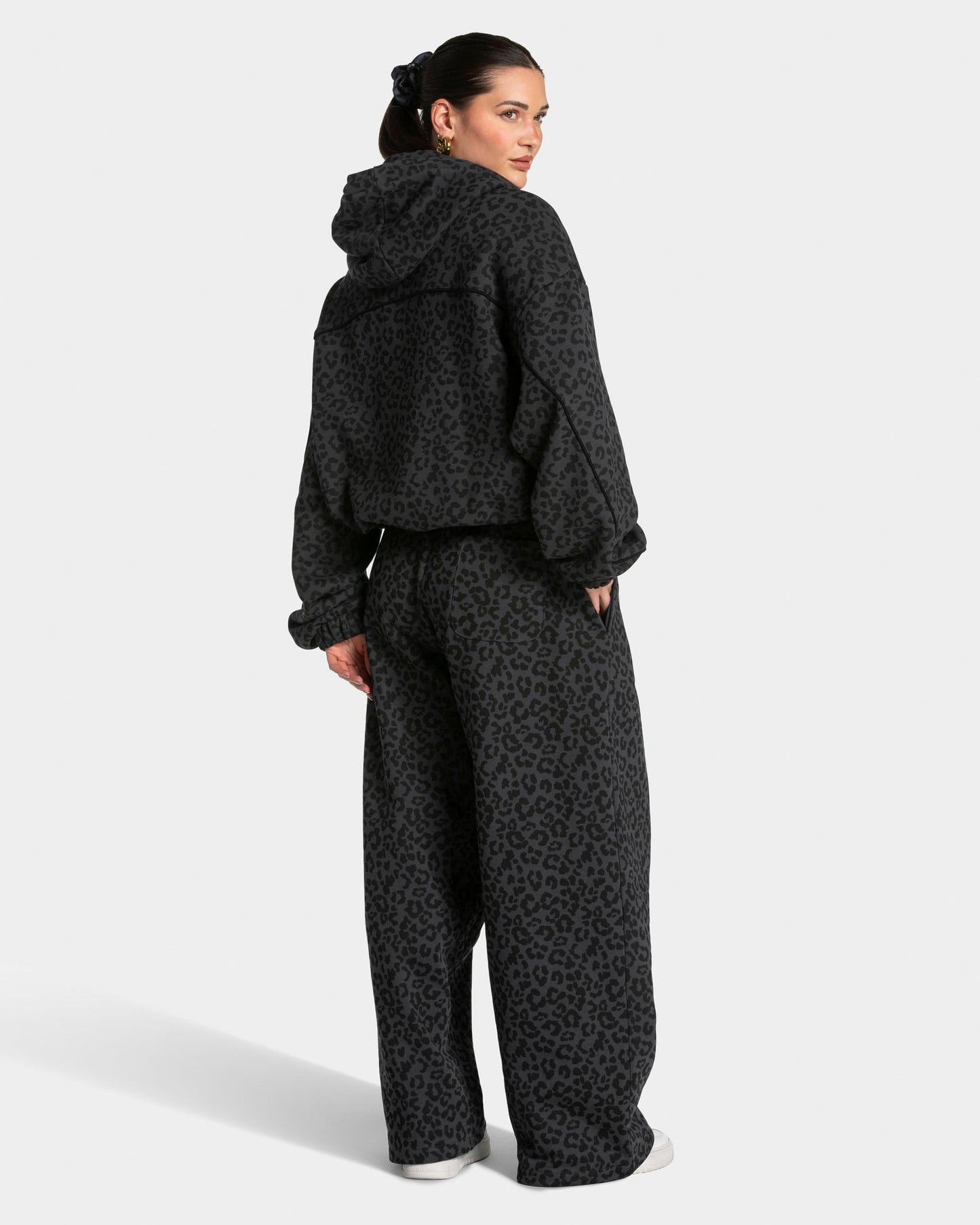 Contrastline Hooded Sweater ‘Black Leopard Print’