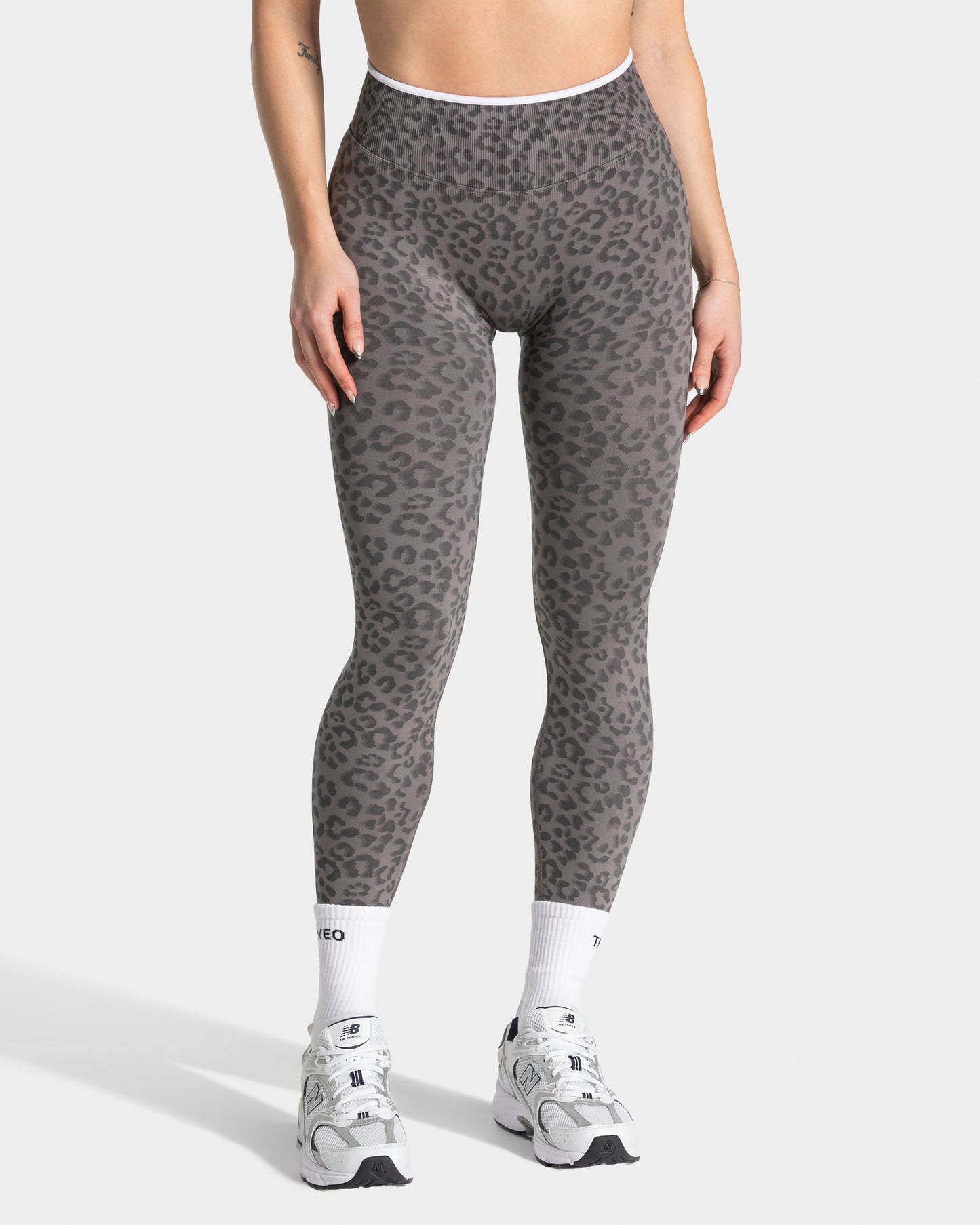 Leggings Sculpt Scrunch Contrastline “Stampa leopardata Grafite"