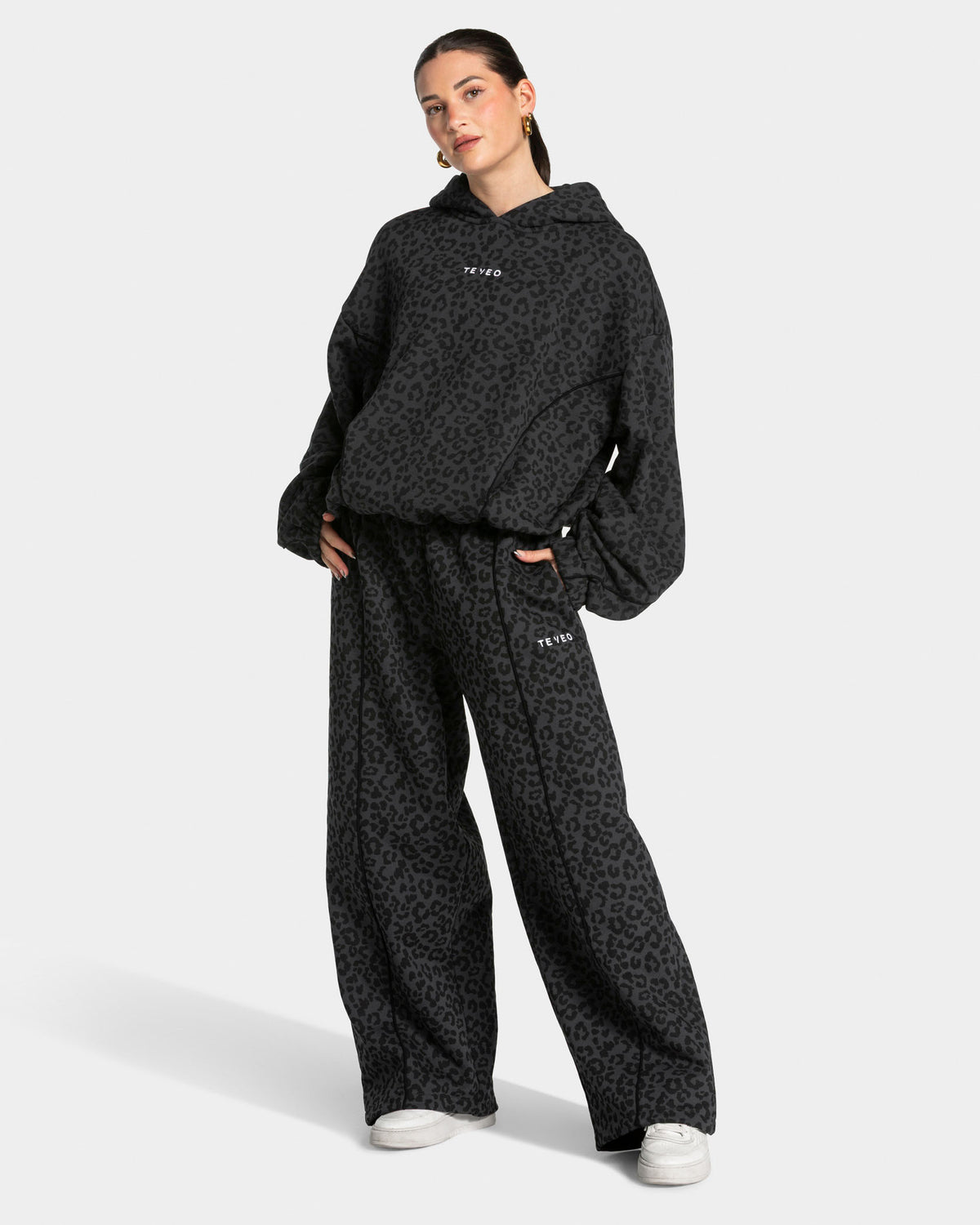 Contrastline Hooded Sweater "Leo Schwarz"