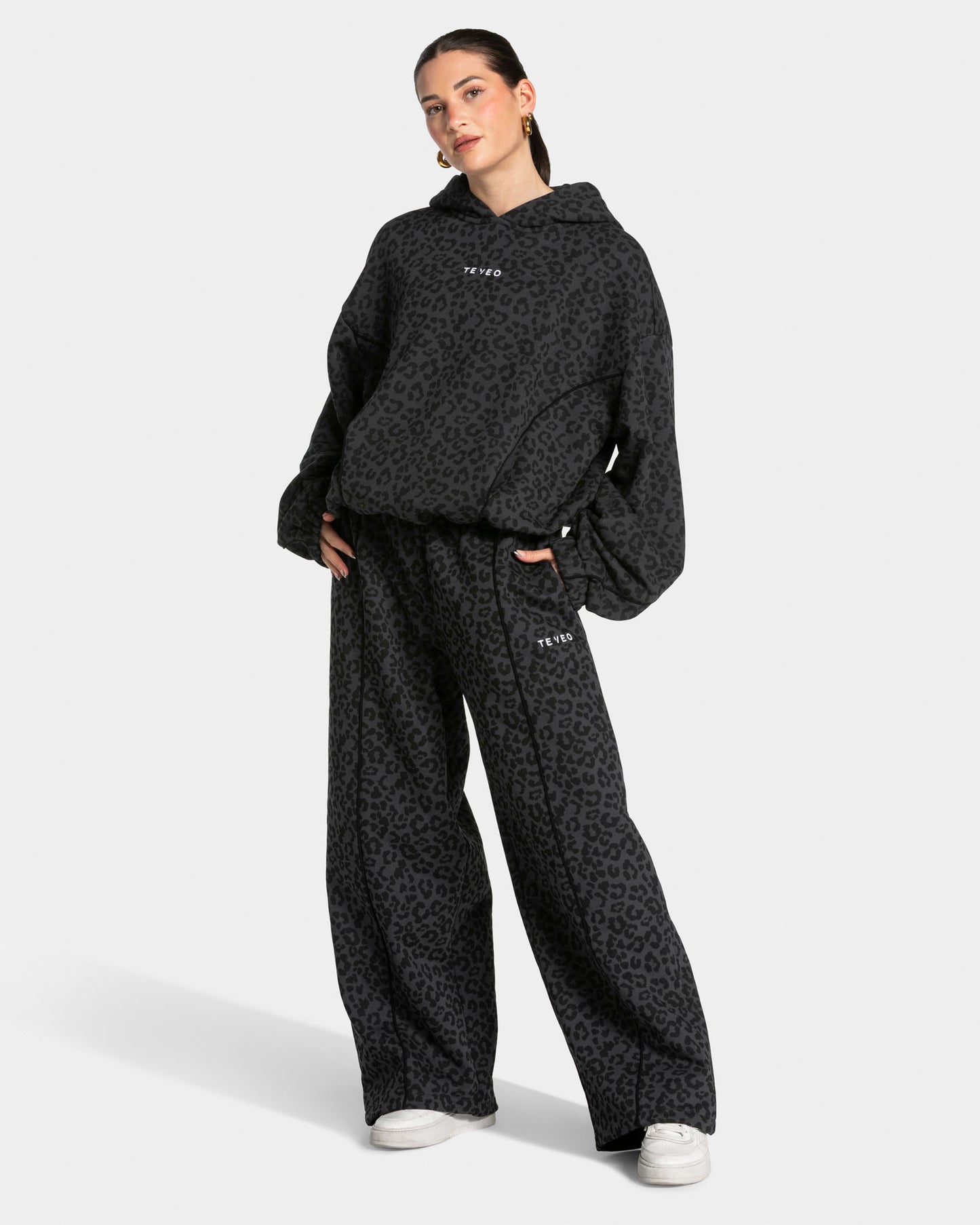 Contrastline Hooded Sweater ‘Black Leopard Print’