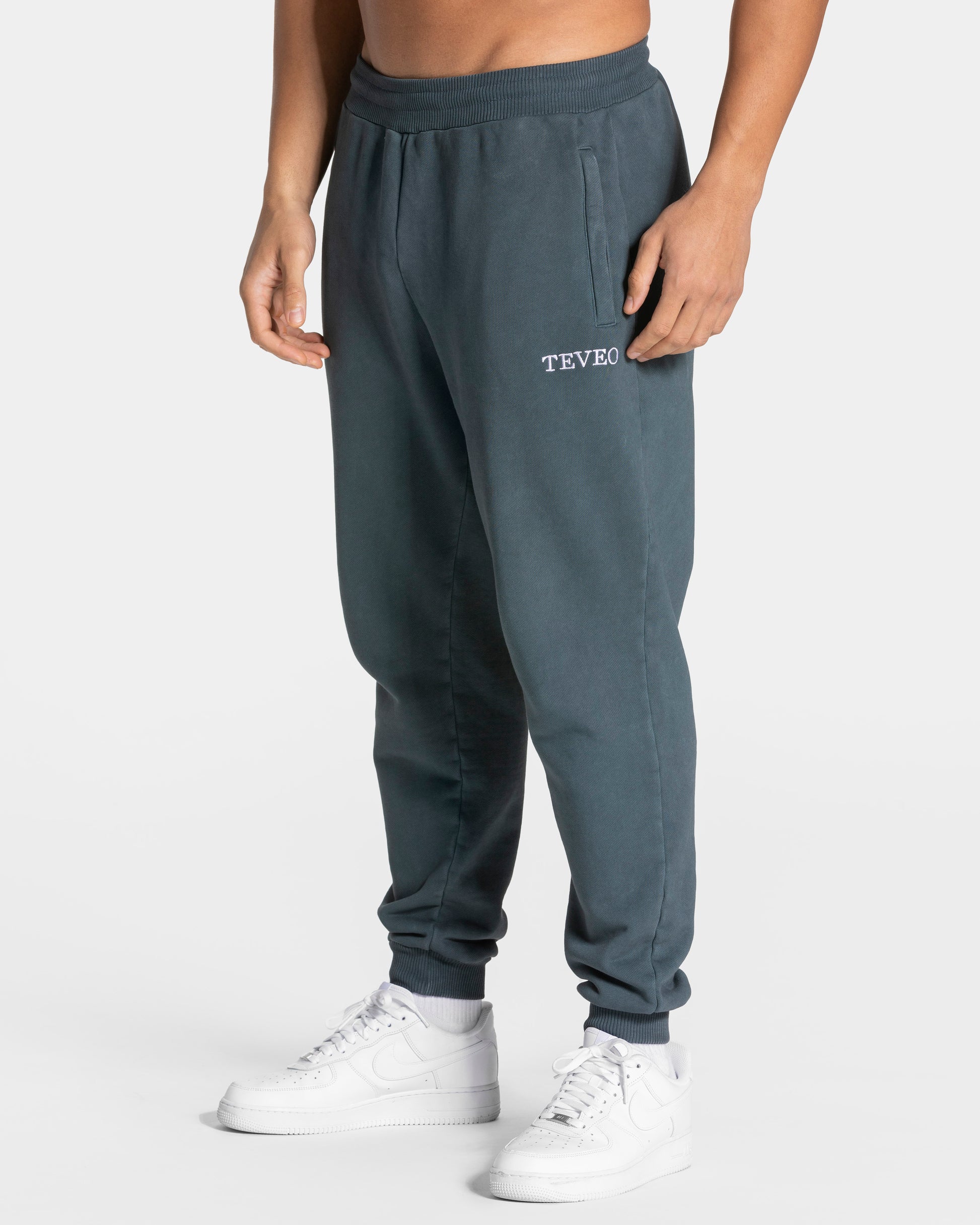 Pantalon de jogging fluide, coupe droite pour homme • Moment Cocooning Pantalon de jogging fluide, coupe droite pour homme • Moment Cocooning