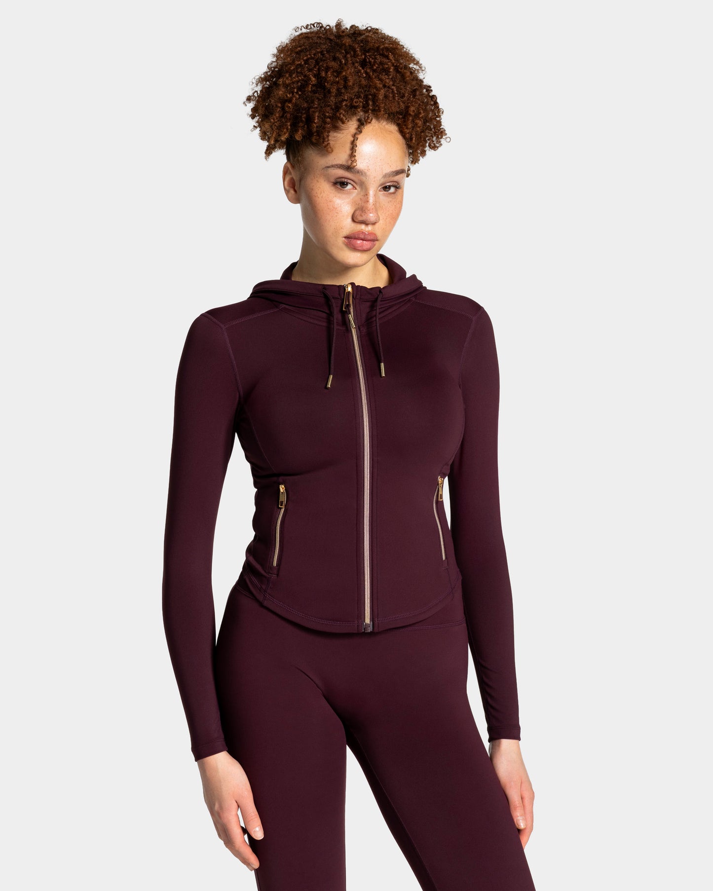 Veste de sport zippée sculptante à capuche Allrounder « merlot/dorée »