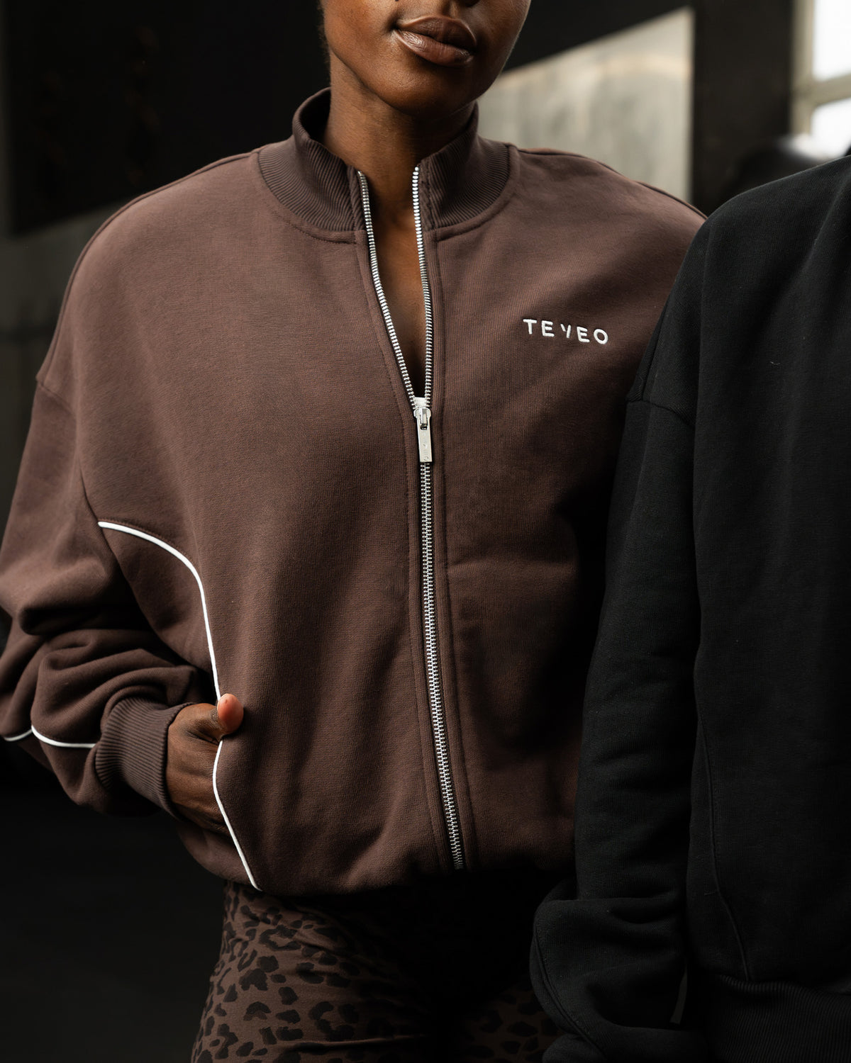 Contrastline Zip Sweater "Espresso"