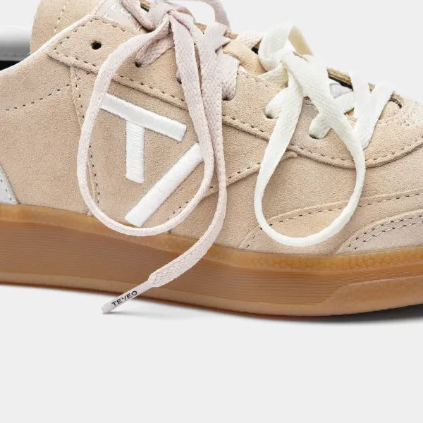 CLASSIC_W_Sneaker1_laces