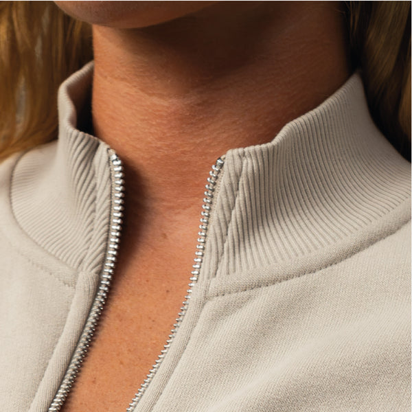 CON_W_Zip-Sweater1_Stehkragen