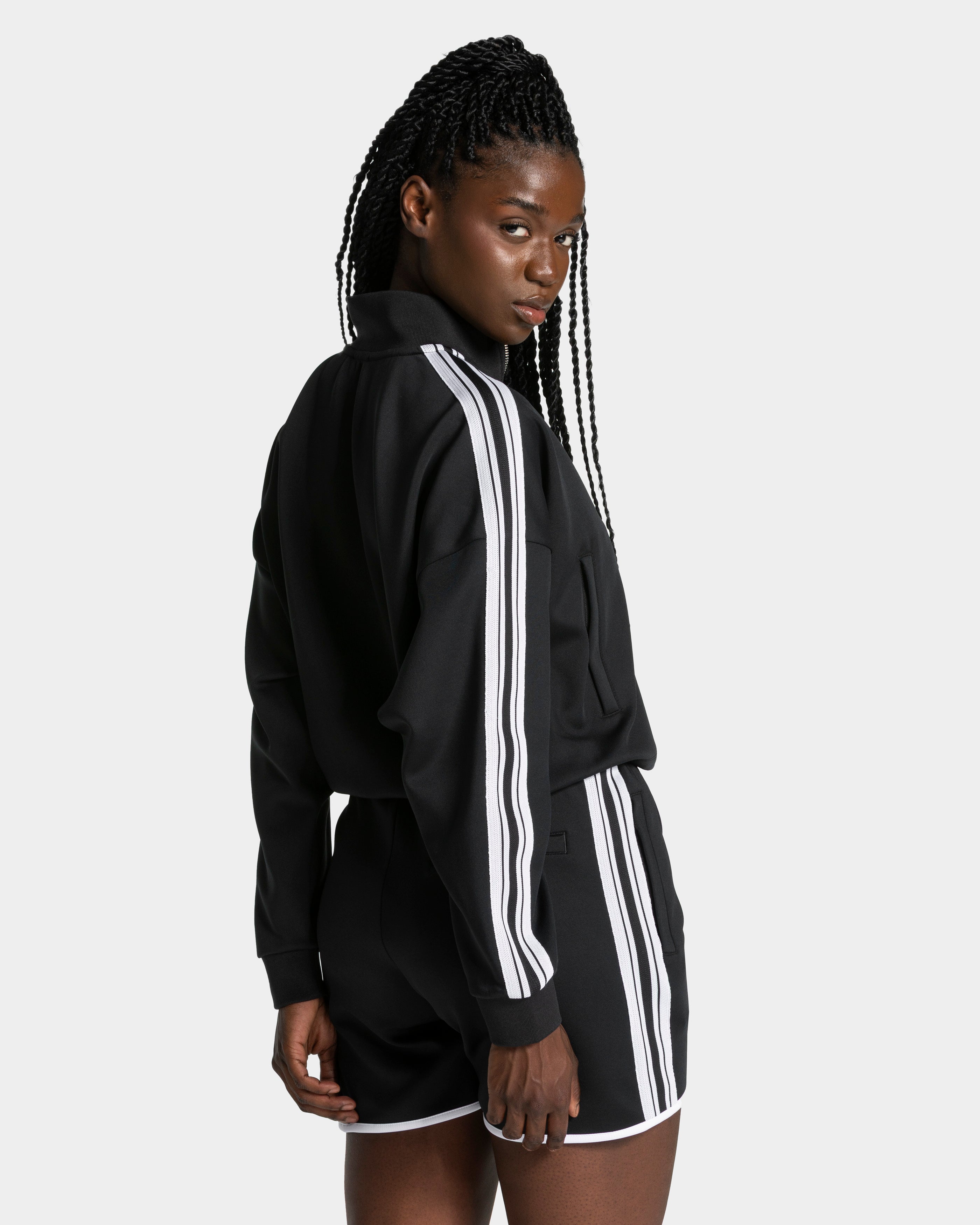 ZUMBA 黒 クロップドジャケット NVRFRGT - 【25SS】クロップド ジップアップ ジャケット