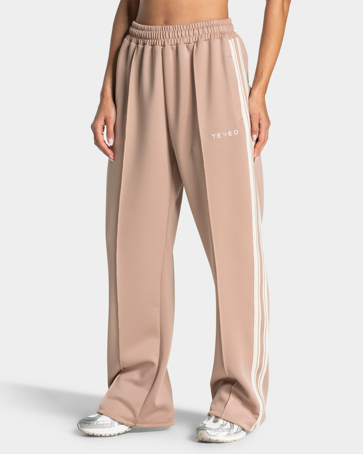 Club Straight Leg Joggers ‘Beige’