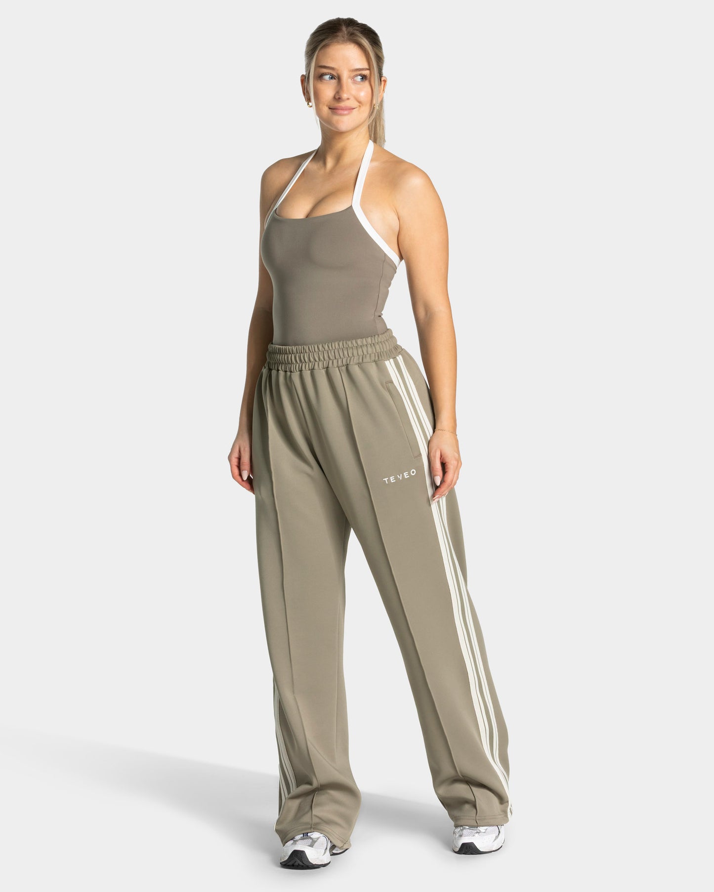 Club Straight Leg Joggers ‘Khaki’