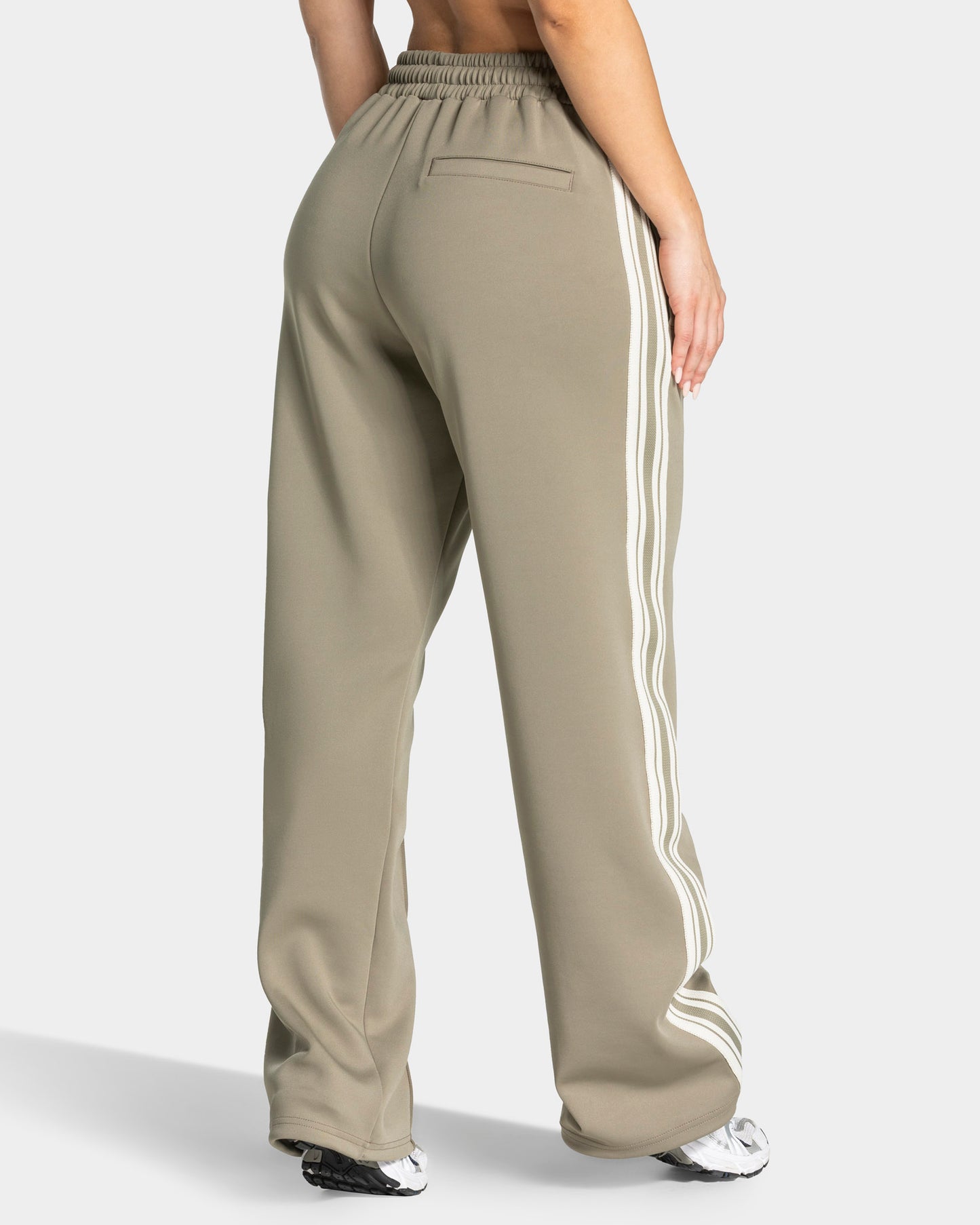 Club Straight Leg Joggers ‘Khaki’
