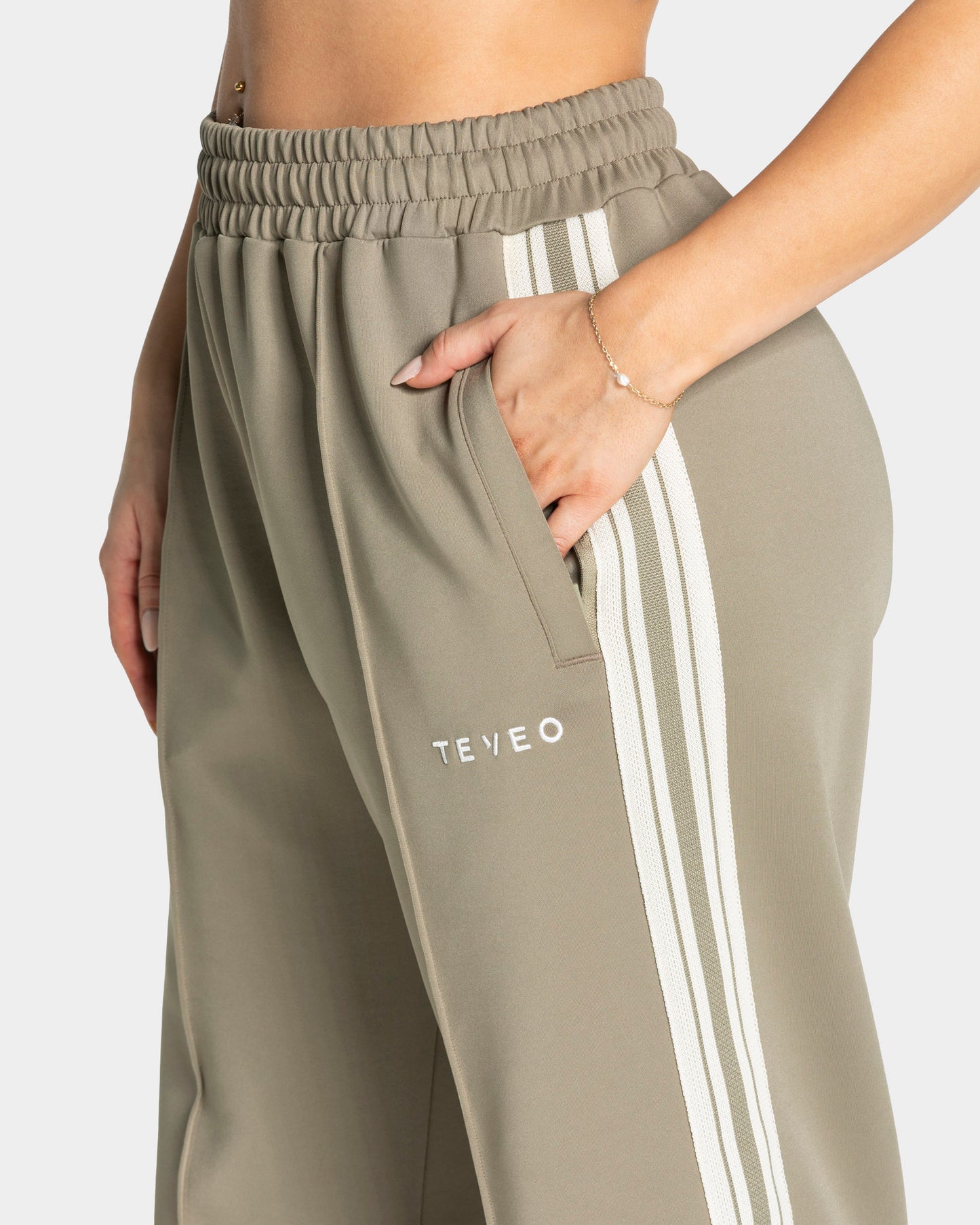 Club Straight Leg Joggers ‘Khaki’