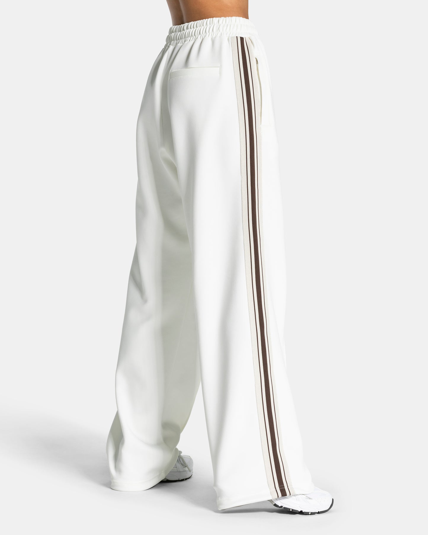 Club Straight Leg Joggers ‘Off White’