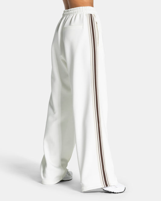 Club Straight Leg Jogger "Off White"