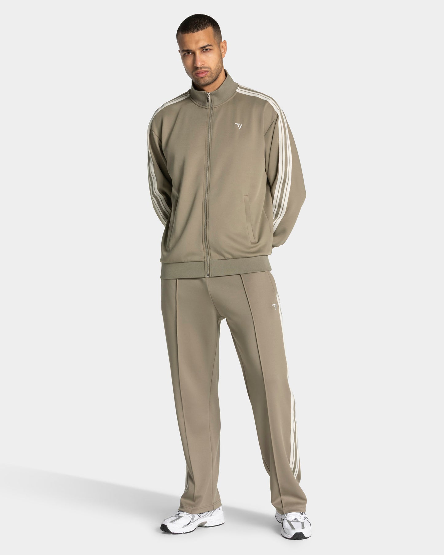 Club Straight Leg Jogger "Khaki"