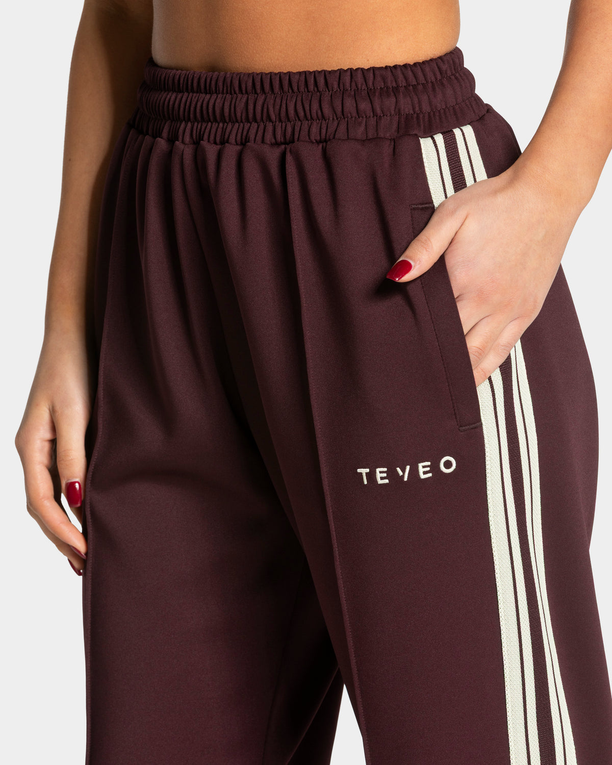 Club Straight Leg Joggers ‘Merlot’
