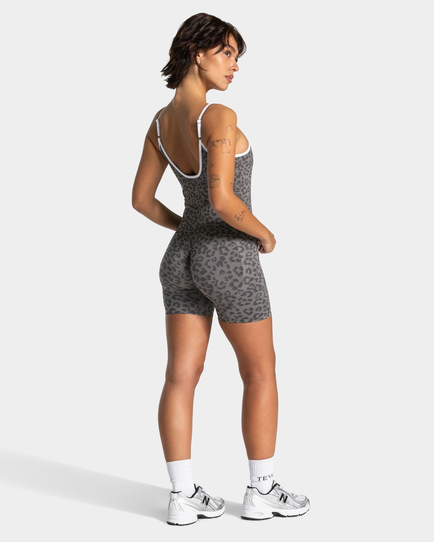 Contrastline Sculpt Scrunch Shorts 'Graphite Leopard'