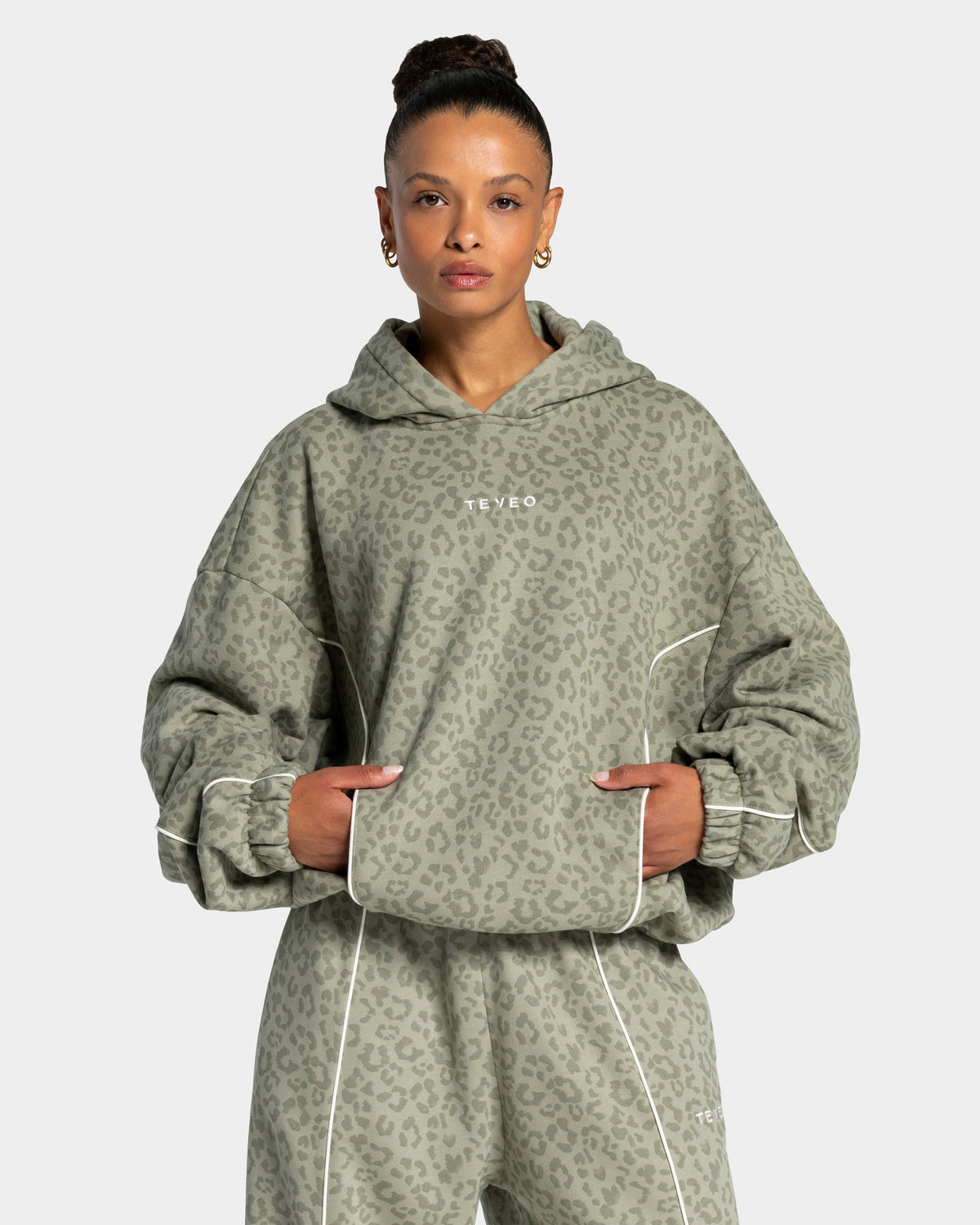 Contrastline Hooded Sweater ‘Khaki Leopard’