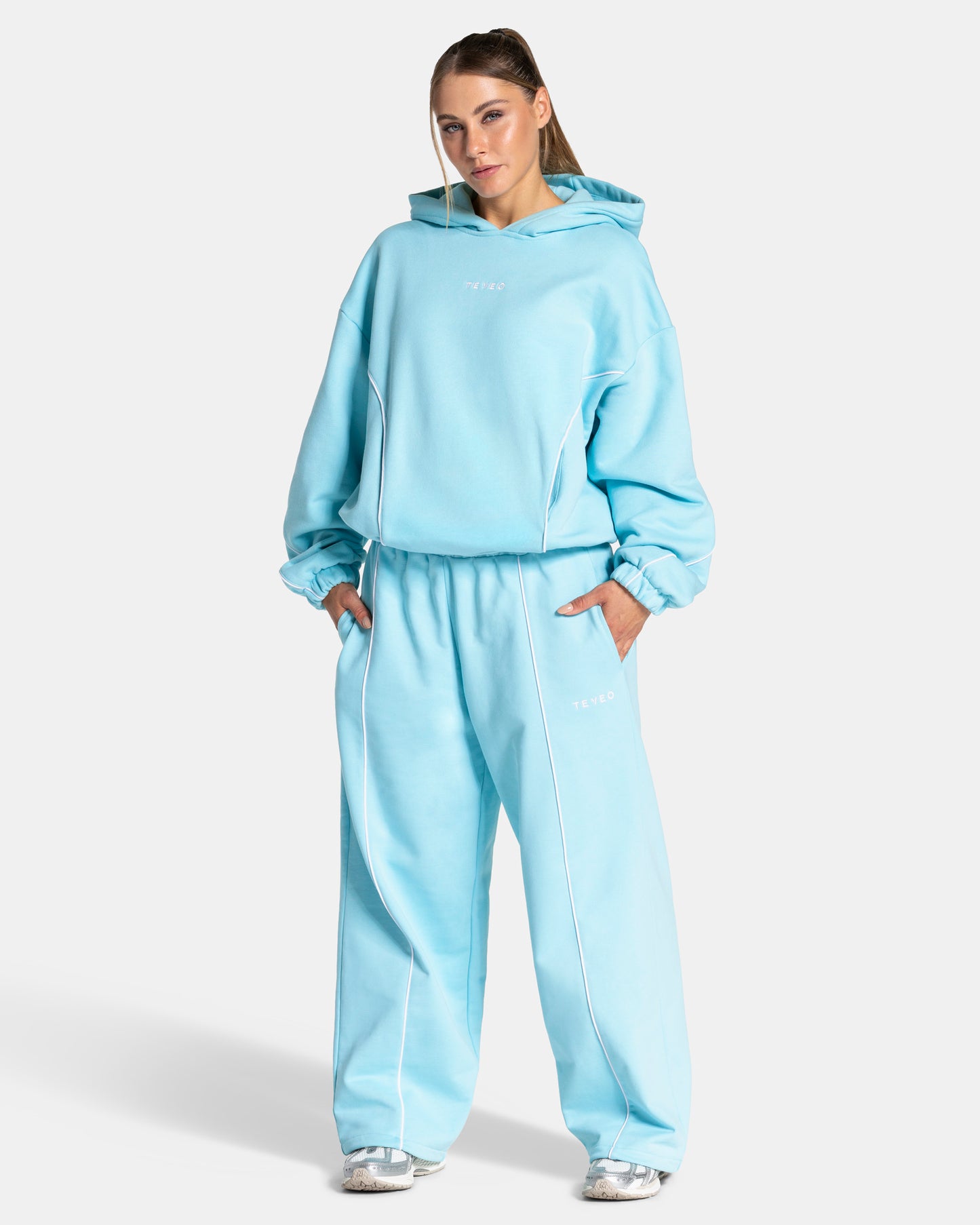 Contrastline Hooded Sweater ‘Arctic Blue’