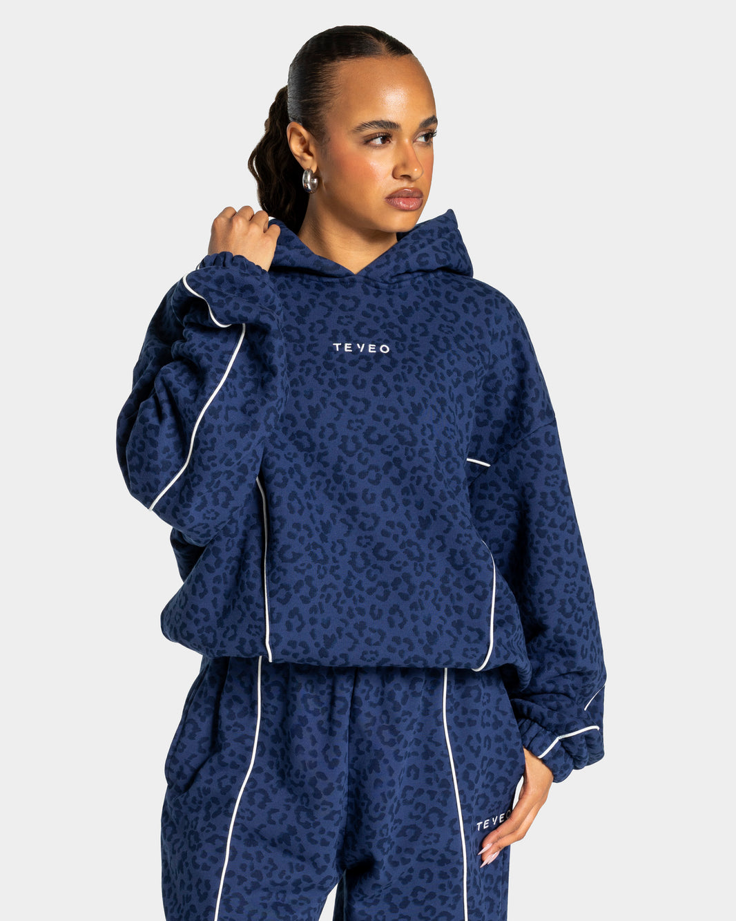 Contrastline Hooded Sweater ‘Dark Blue Leopard’