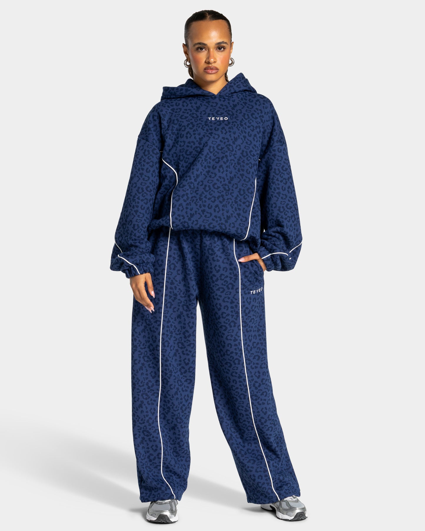 Sudadera con capucha Contrastline «leopardo azul oscuro»